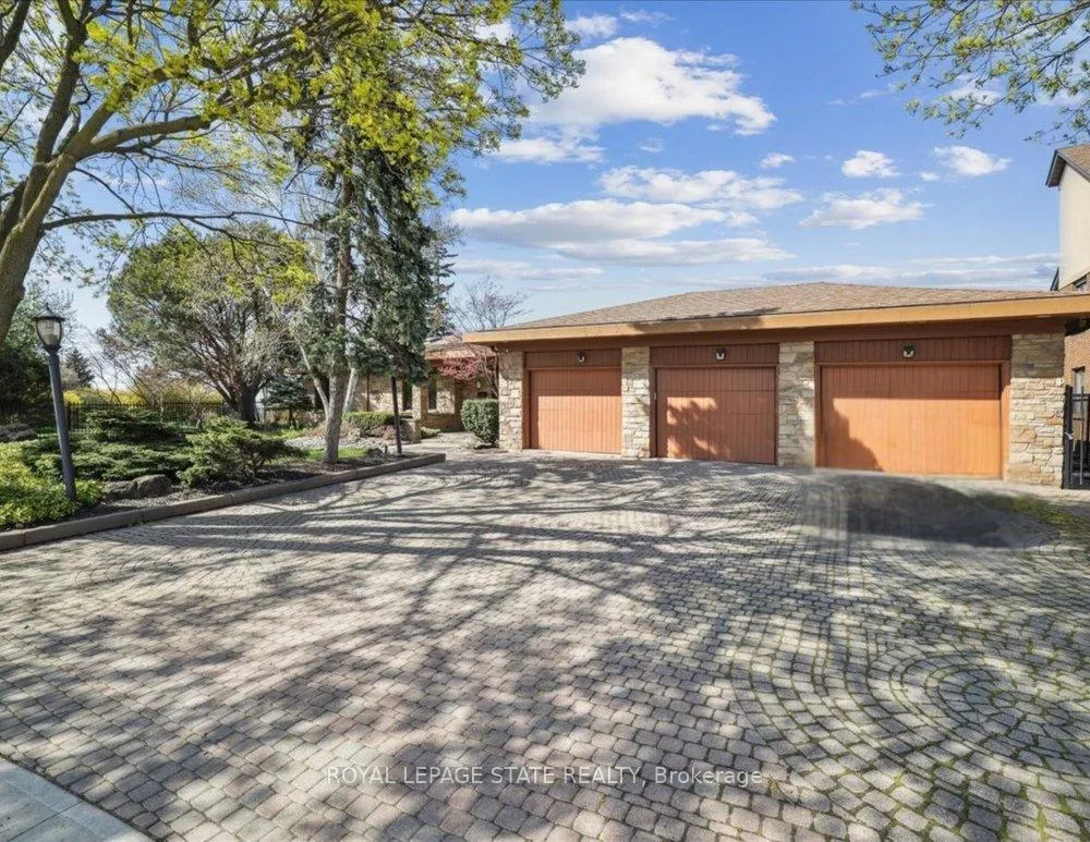 Photo 7 of 7 Lakegate Drive, Hamilton, Stoney Creek — HOMEH