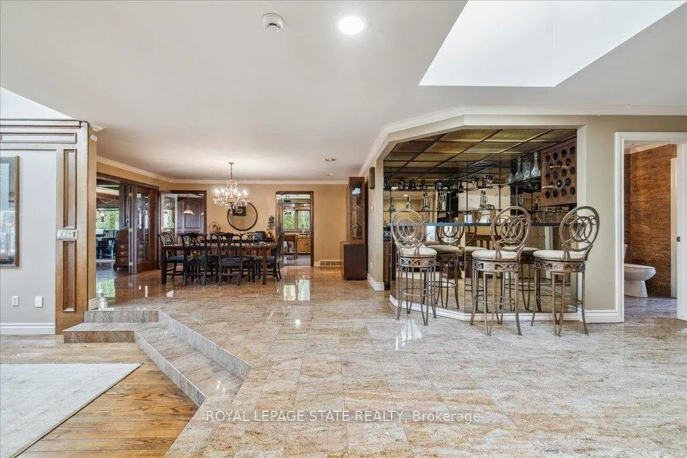 Photo 10 of 7 Lakegate Drive, Hamilton, Stoney Creek — HOMEH