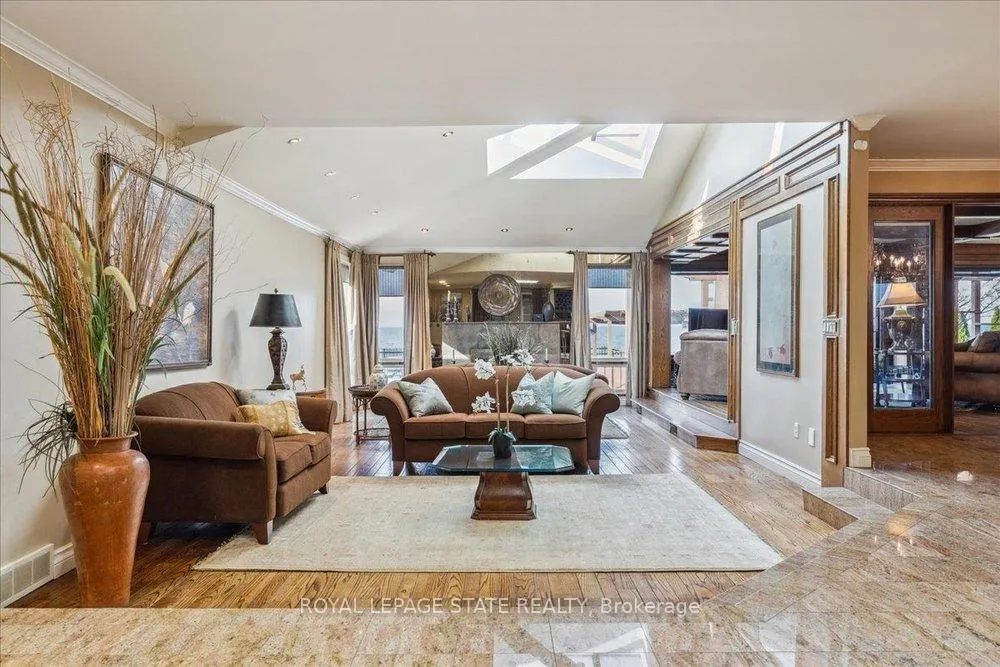 Photo 11 of 7 Lakegate Drive, Hamilton, Stoney Creek — HOMEH