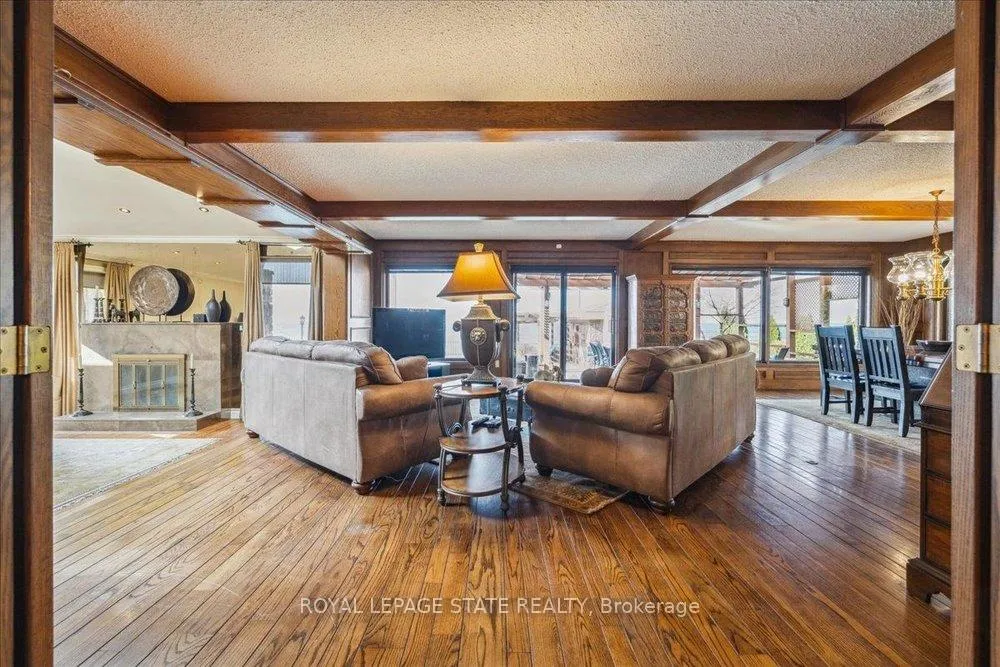 Photo 13 of 7 Lakegate Drive, Hamilton, Stoney Creek — HOMEH