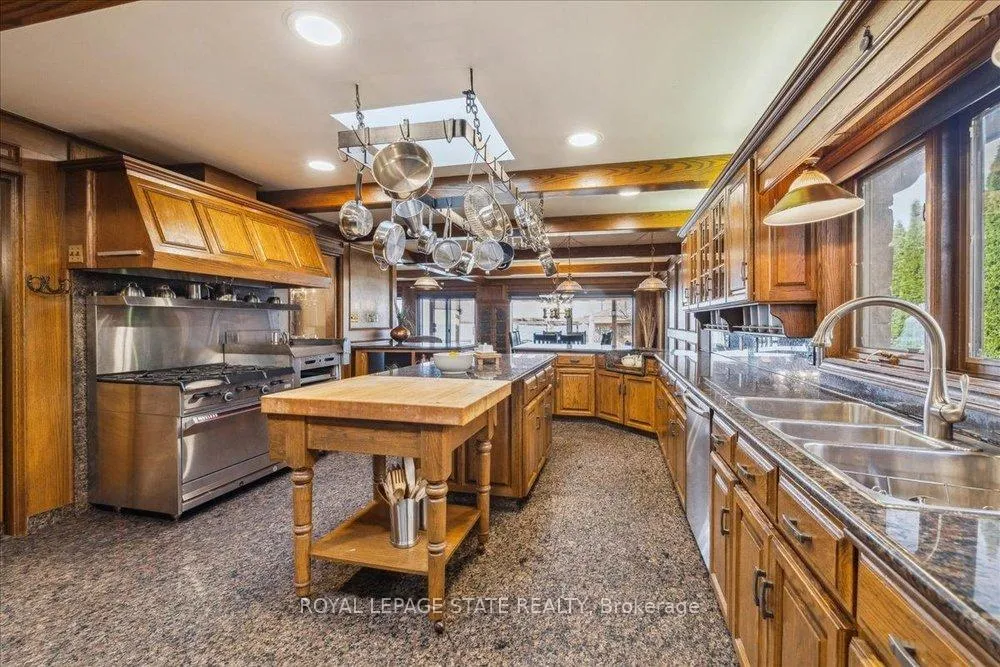 Photo 19 of 7 Lakegate Drive, Hamilton, Stoney Creek — HOMEH