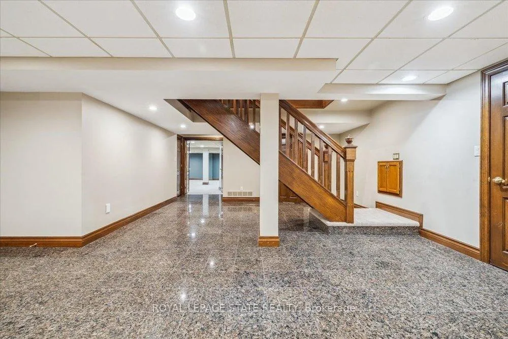 Photo 33 of 7 Lakegate Drive, Hamilton, Stoney Creek — HOMEH