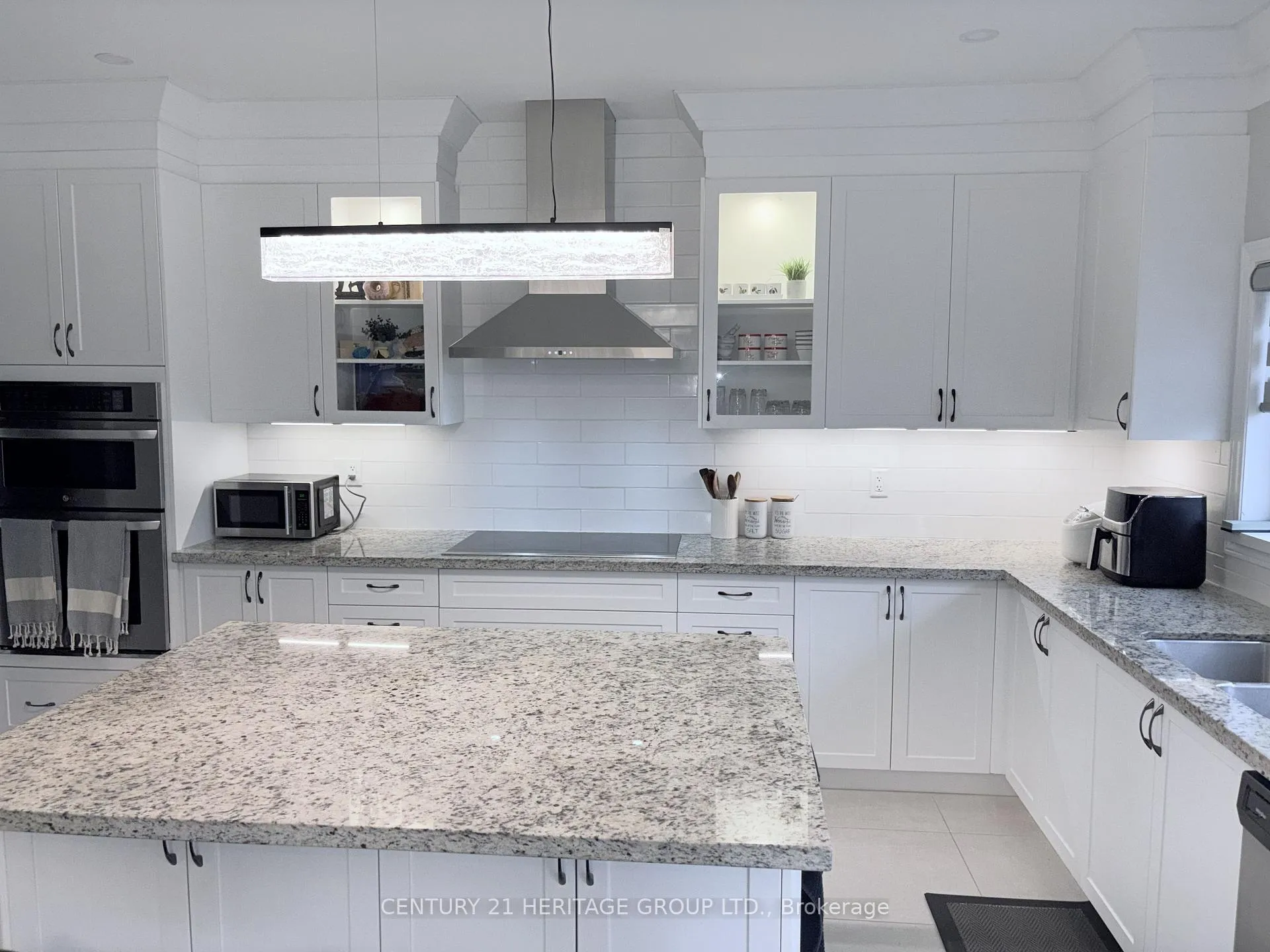Photo 4 of 1110 Wickham Road, Innisfil, Rural Innisfil — HOMEH