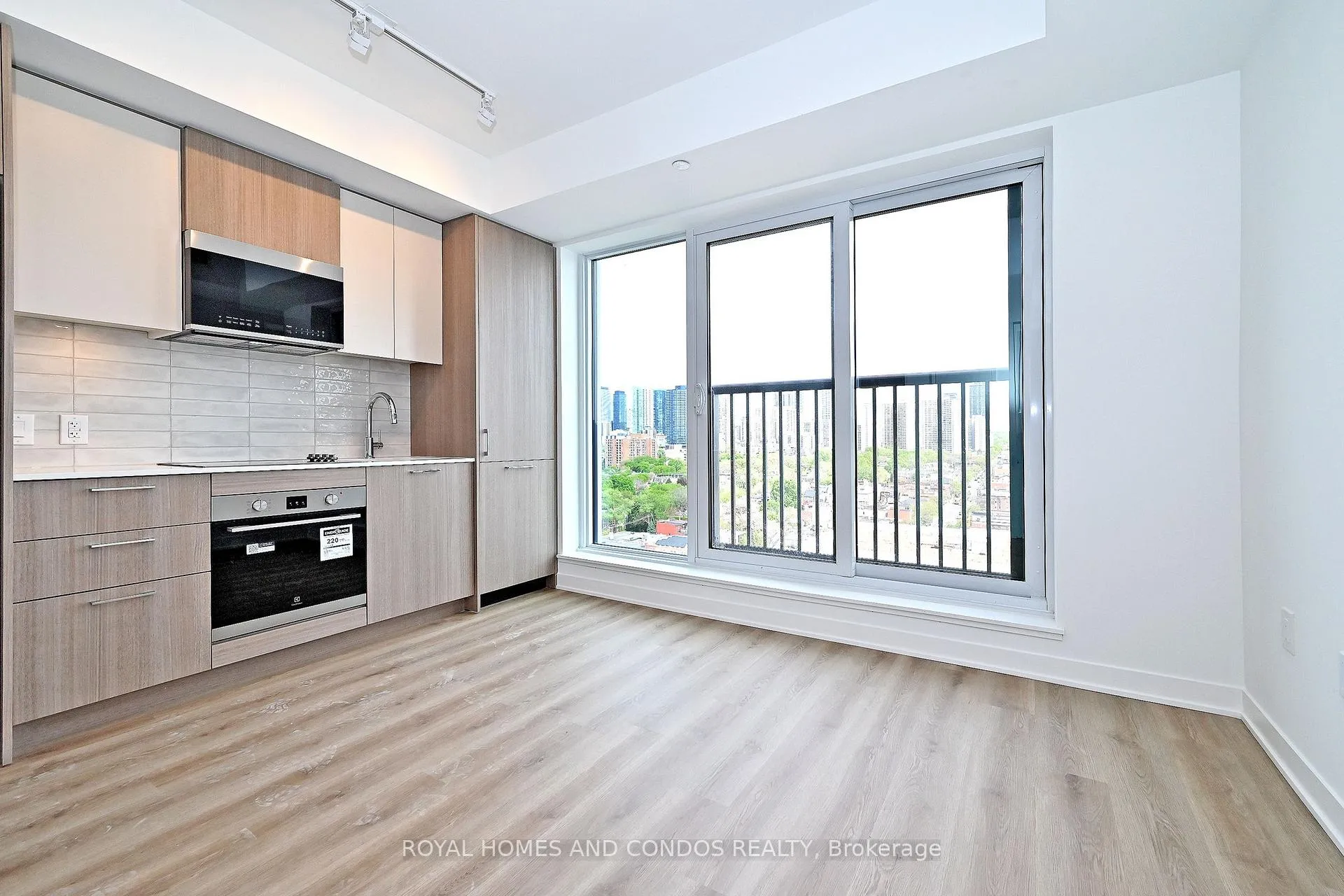 Photo 9 of Unit 1510, 10 Oak Street, Toronto, Regent Park — HOMEH