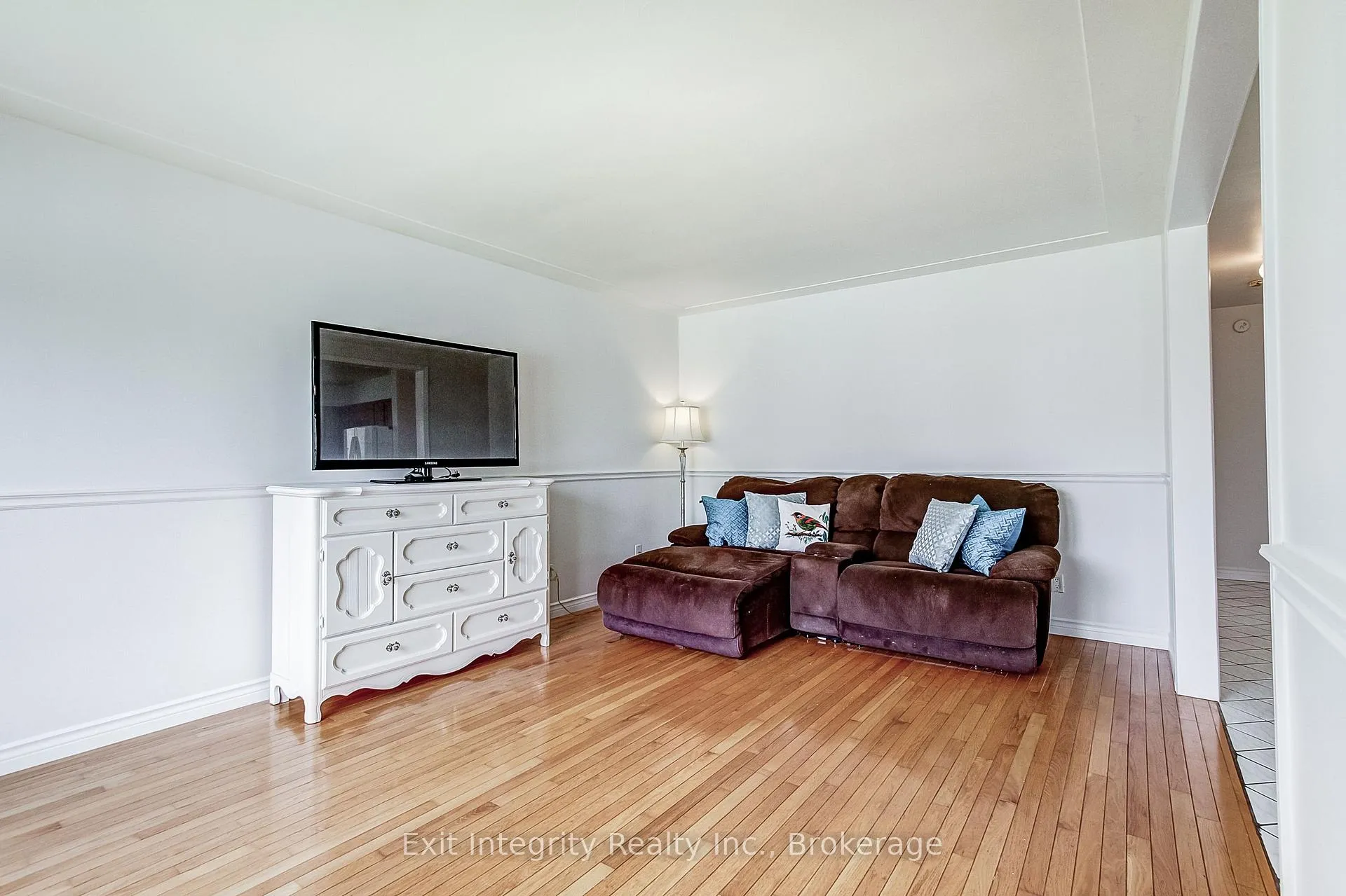 Photo 10 of 134 Norfolk Avenue, Cambridge — HOMEH