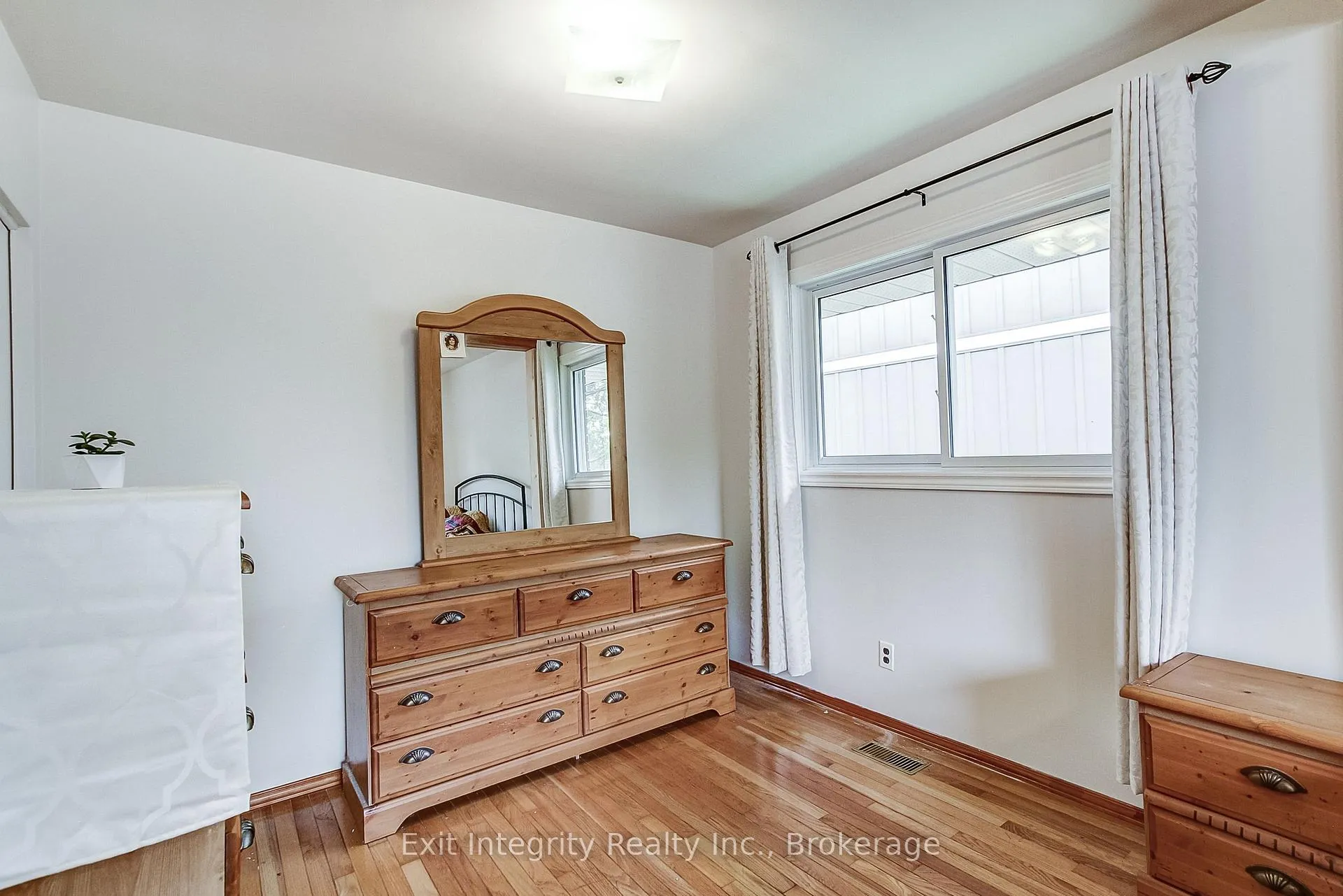 Photo 25 of 134 Norfolk Avenue, Cambridge — HOMEH
