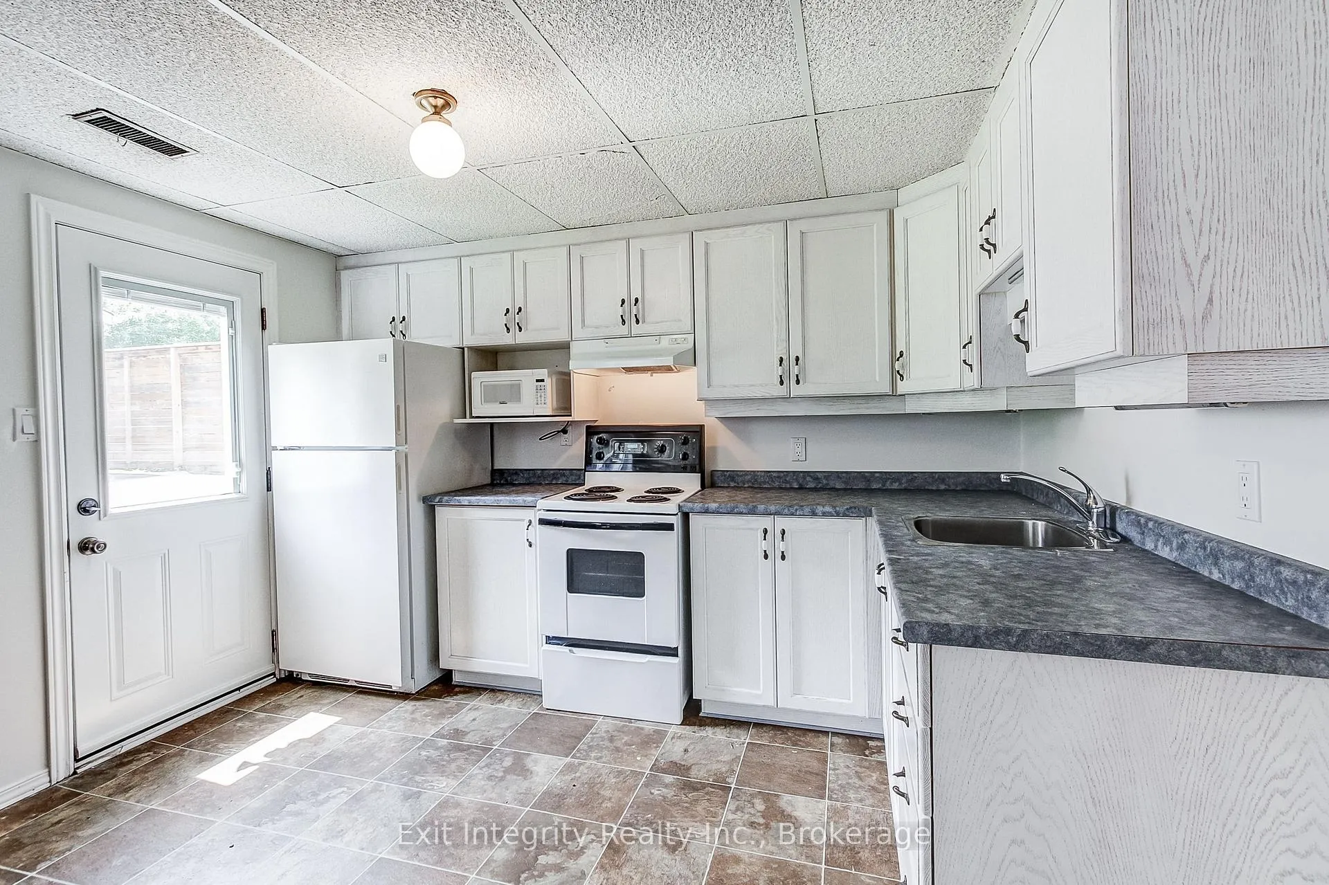 Photo 35 of 134 Norfolk Avenue, Cambridge — HOMEH