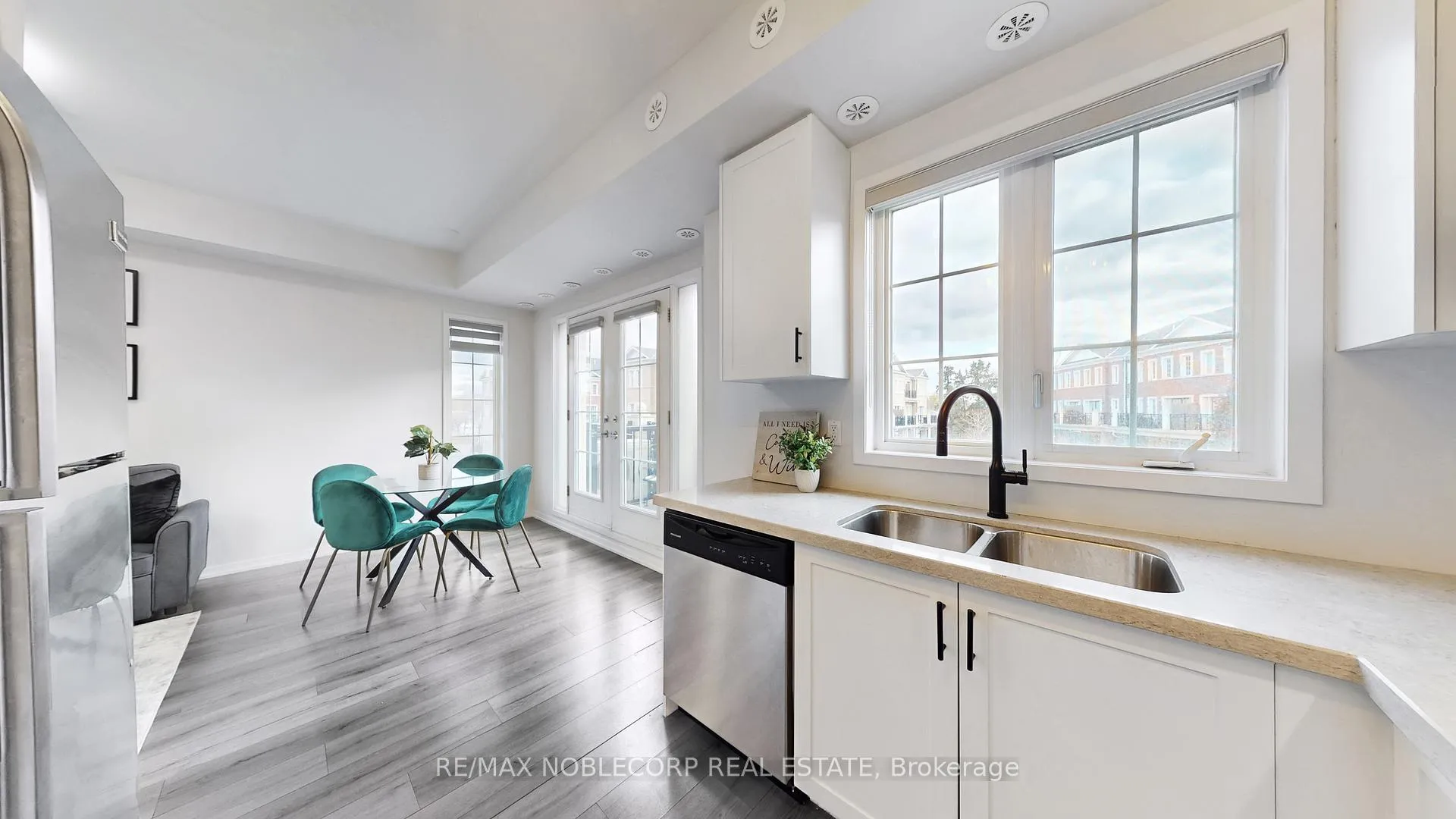 Photo 10 of Unit E08, 26 Bruce Street, Vaughan, East Woodbridge — HOMEH
