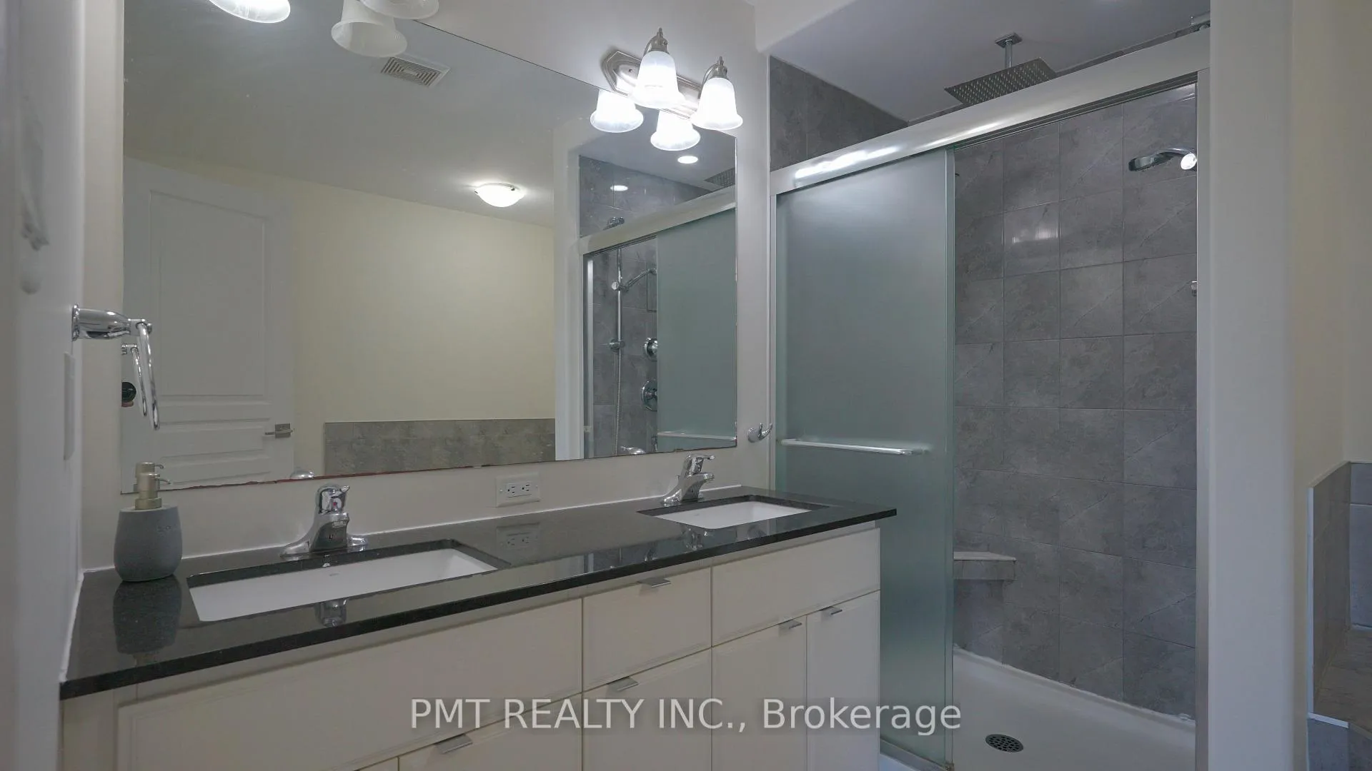Photo 18 of 50 Robert Peel Road, Kitchener — HOMEH