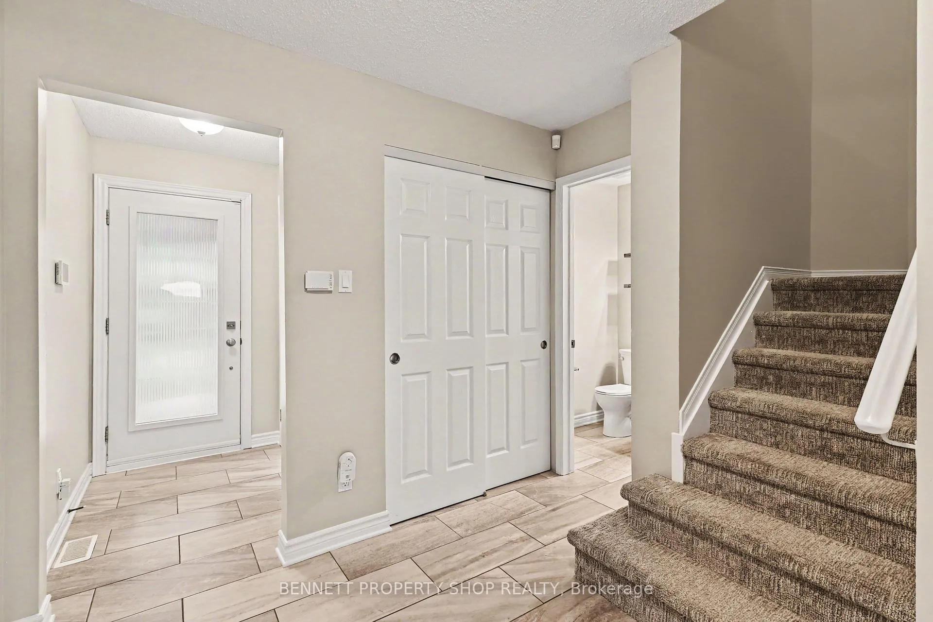 Photo 2 of 1474 Delia Crescent, Ottawa, Fallingbrook/Ridgemount — HOMEH