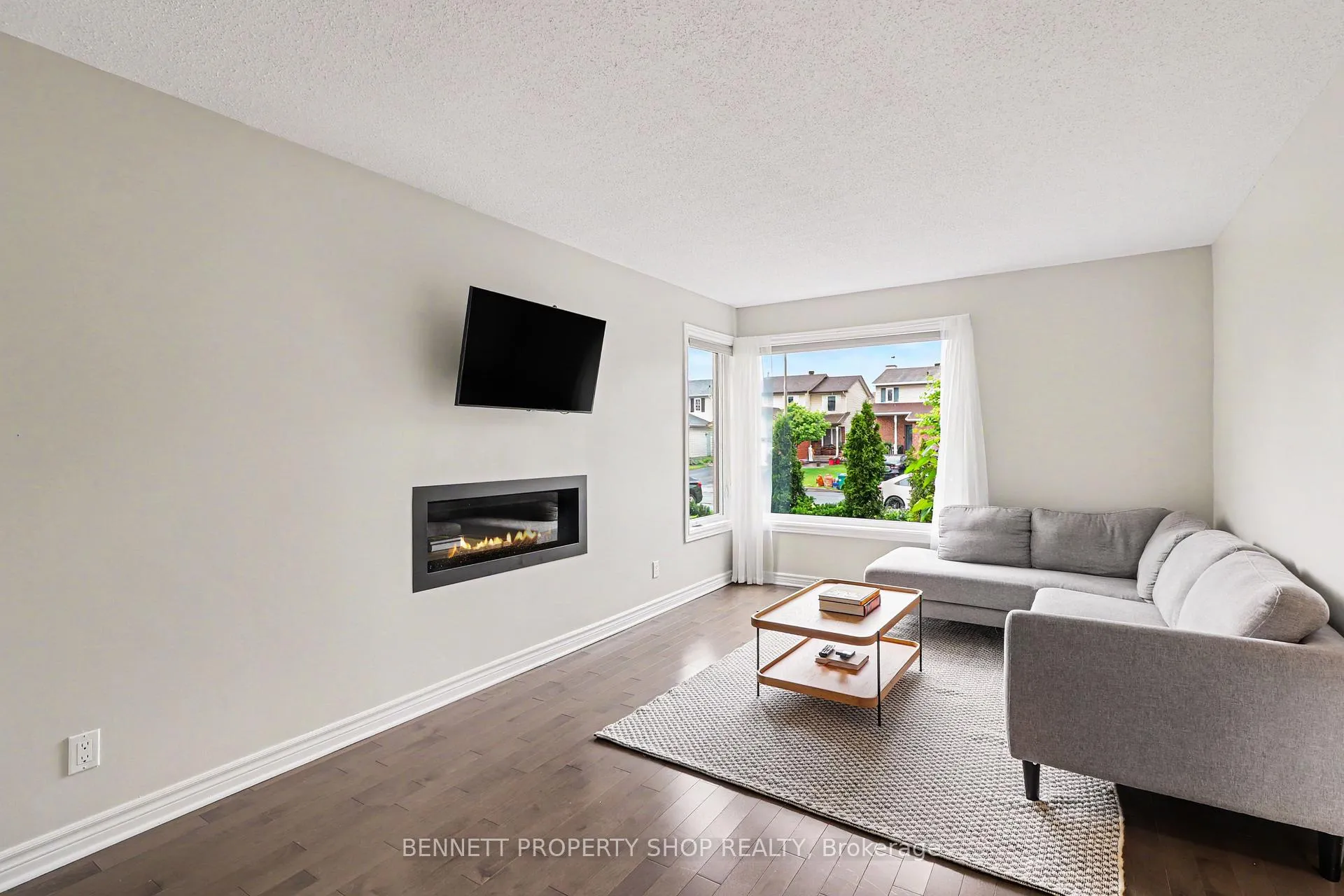Photo 3 of 1474 Delia Crescent, Ottawa, Fallingbrook/Ridgemount — HOMEH