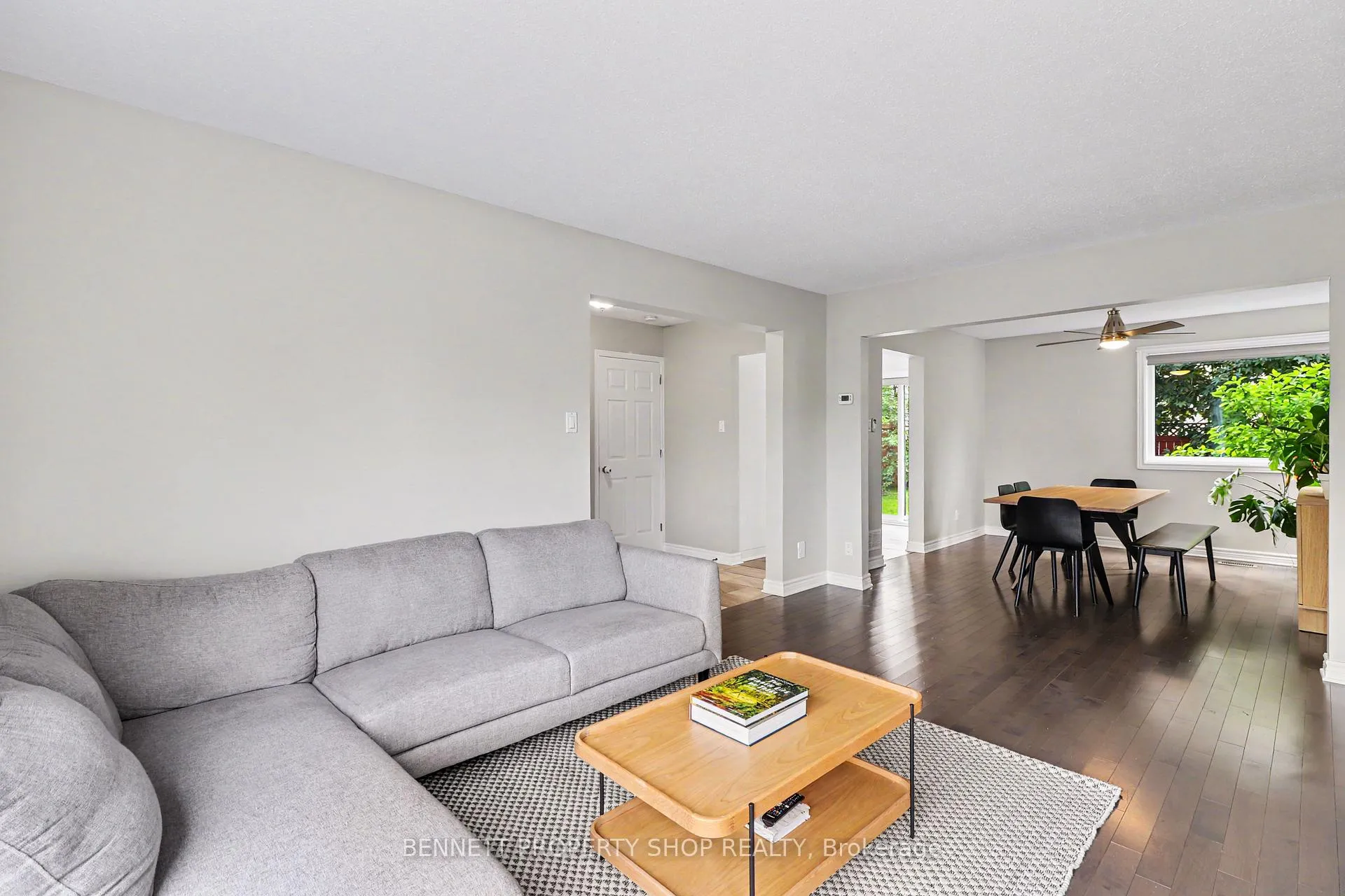 Photo 4 of 1474 Delia Crescent, Ottawa, Fallingbrook/Ridgemount — HOMEH