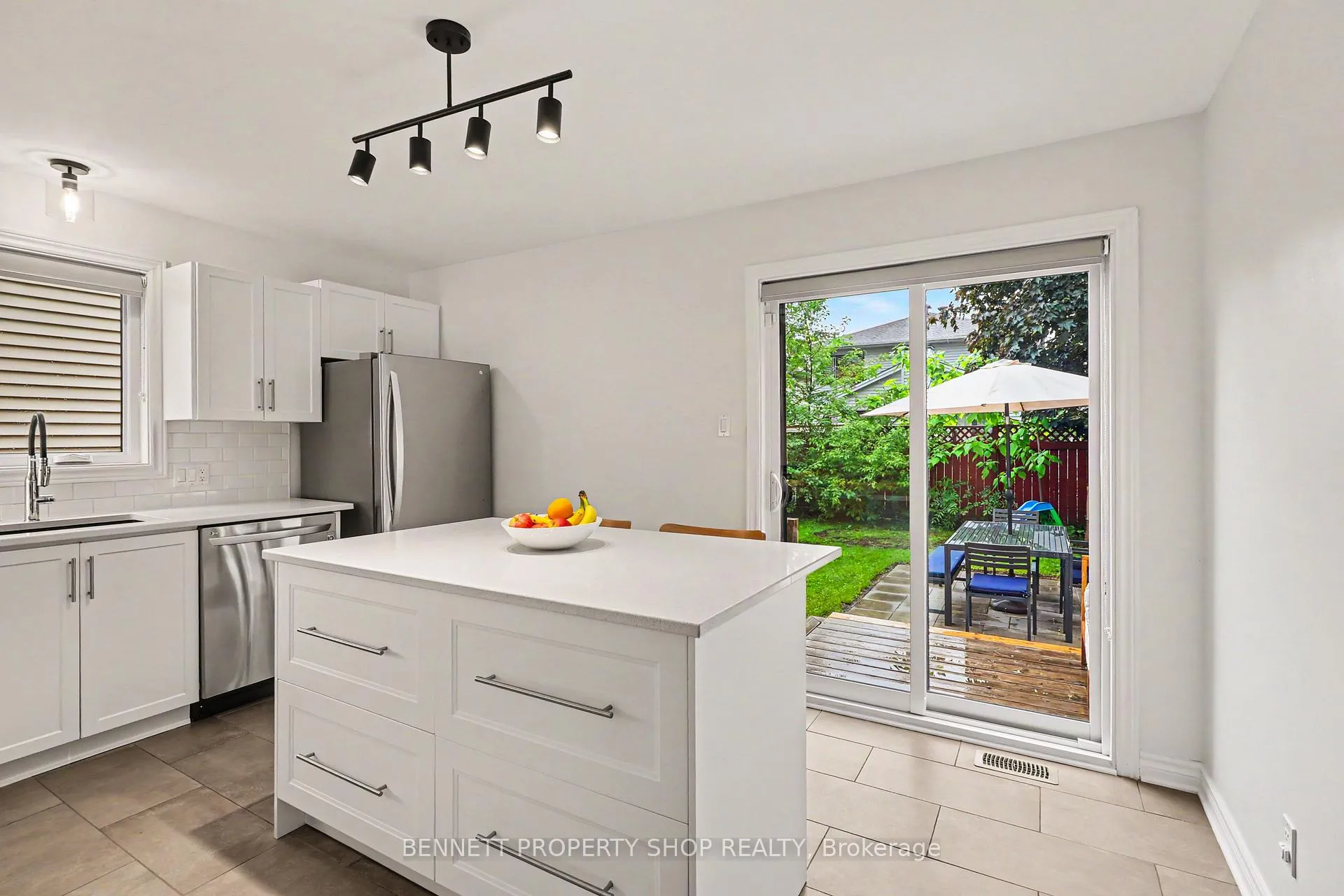 Photo 8 of 1474 Delia Crescent, Ottawa, Fallingbrook/Ridgemount — HOMEH