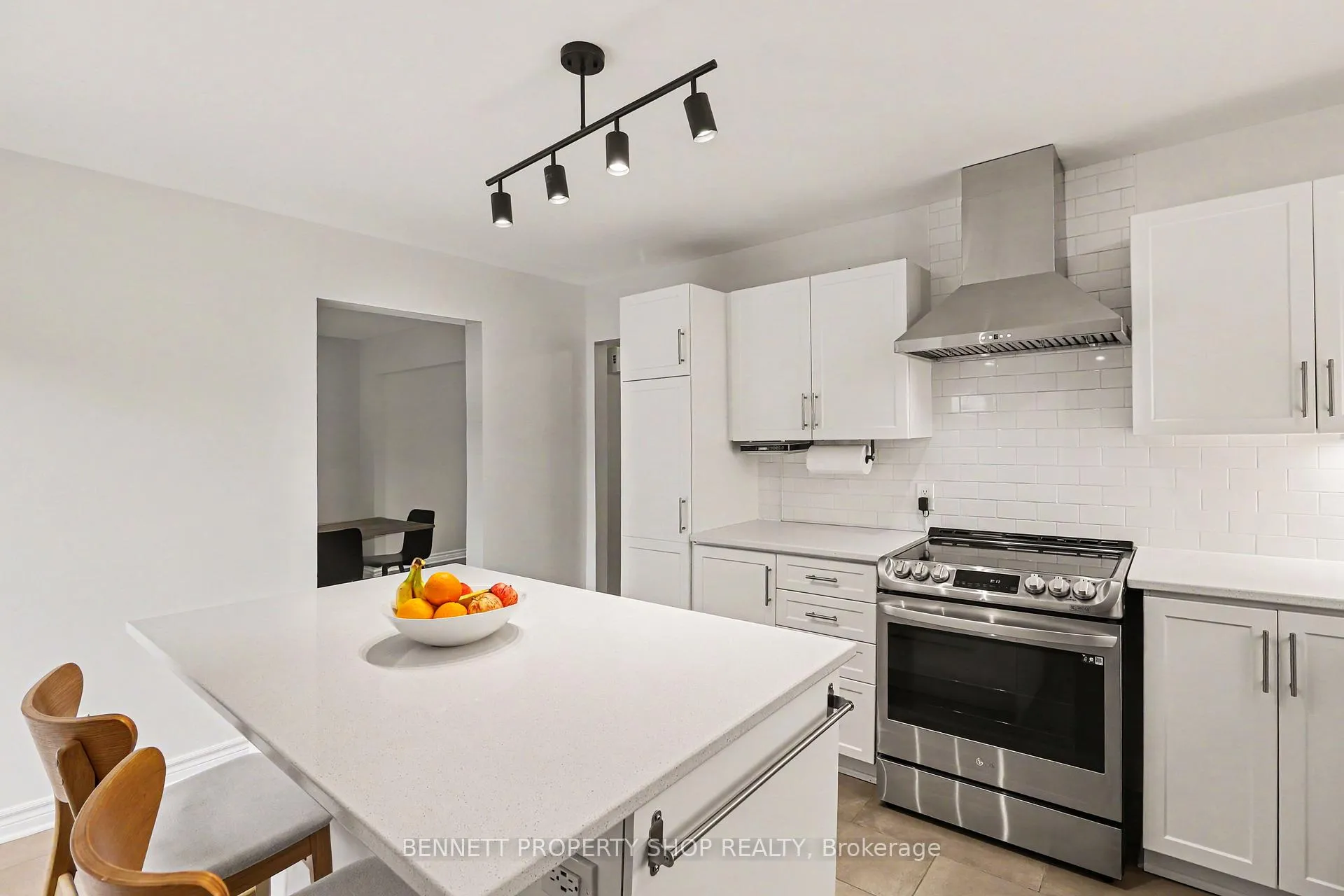 Photo 10 of 1474 Delia Crescent, Ottawa, Fallingbrook/Ridgemount — HOMEH