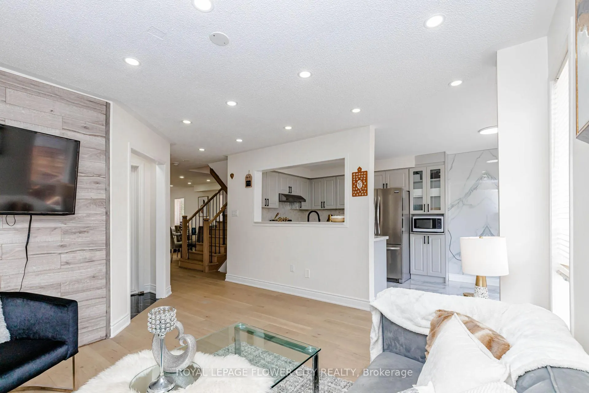 Photo 14 of 45 Penbridge Circle, Brampton, Fletcher's Meadow — HOMEH