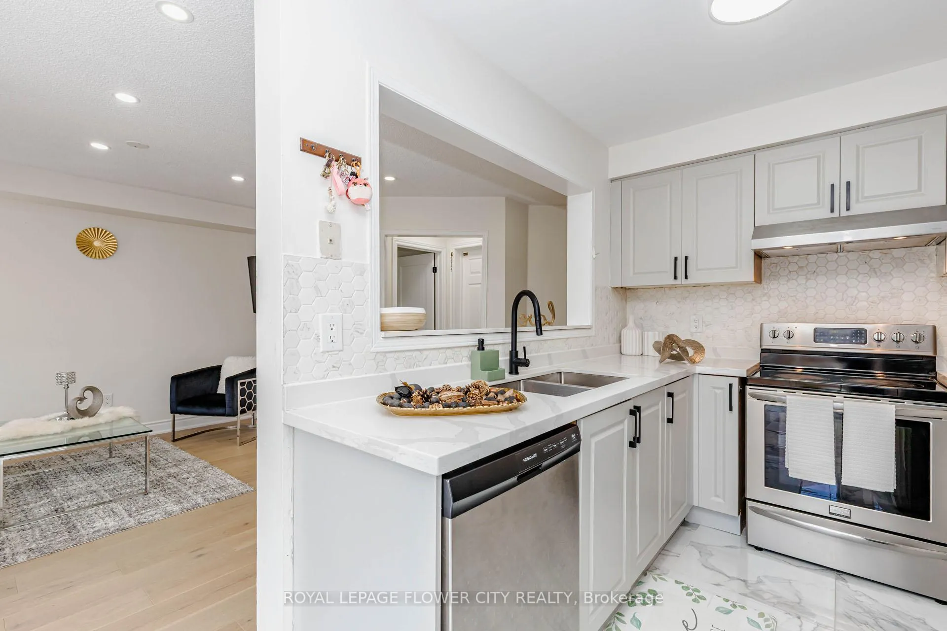 Photo 22 of 45 Penbridge Circle, Brampton, Fletcher's Meadow — HOMEH