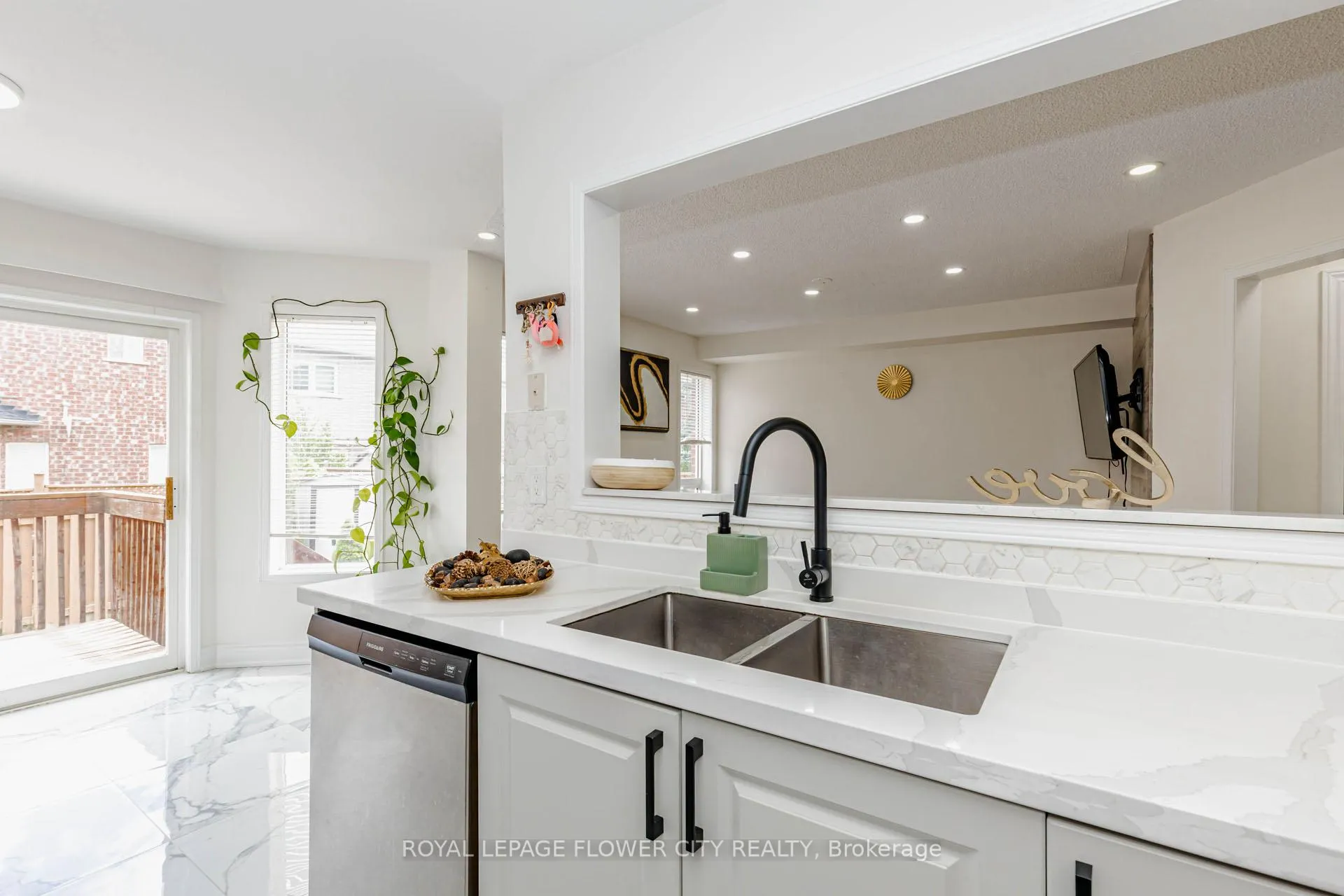 Photo 24 of 45 Penbridge Circle, Brampton, Fletcher's Meadow — HOMEH