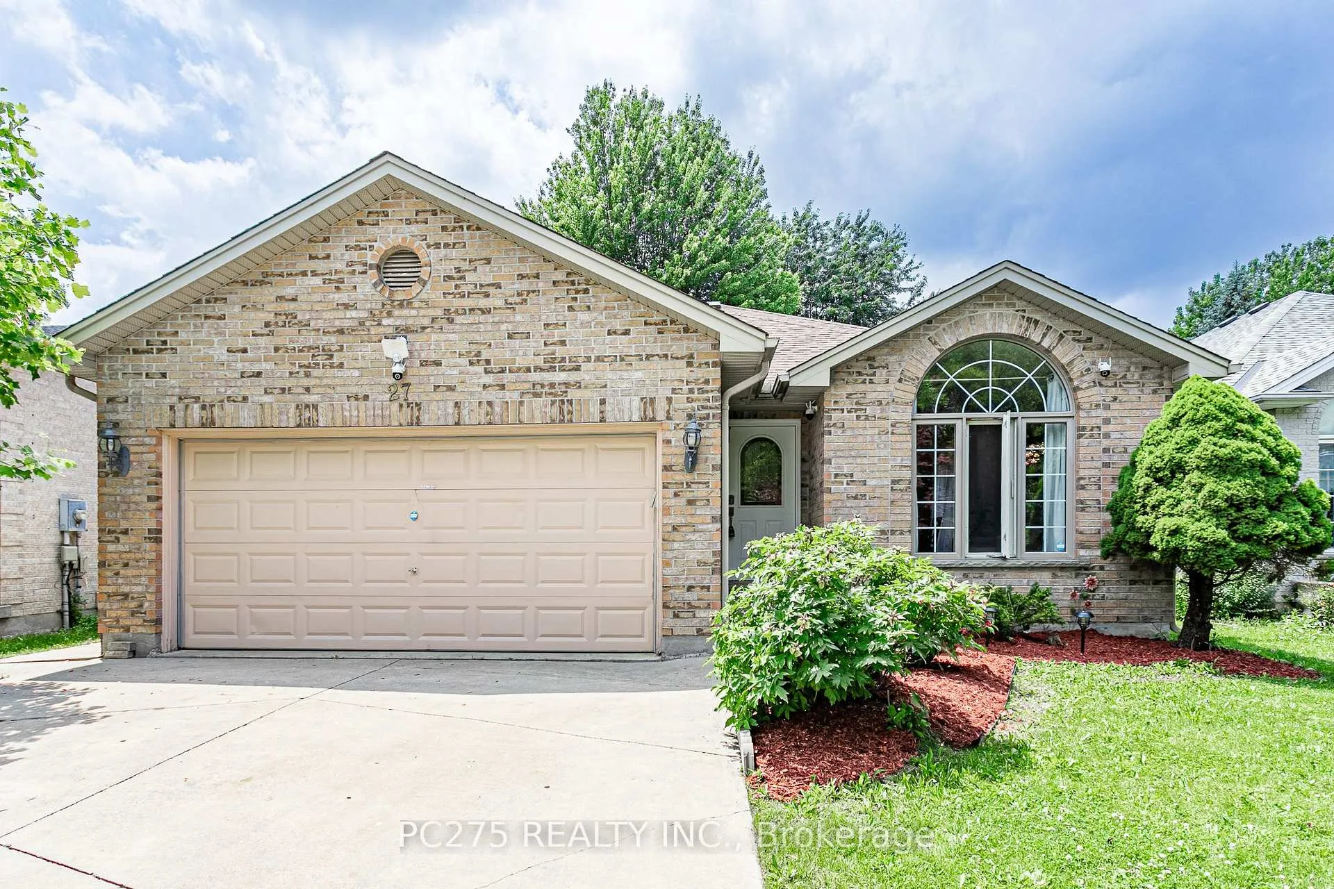 Photo 1 of 27 Jasmine Drive, London, North E — HOMEH