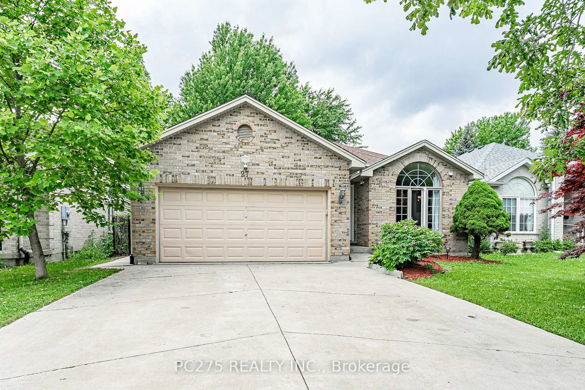 Photo 3 of 27 Jasmine Drive, London, North E — HOMEH