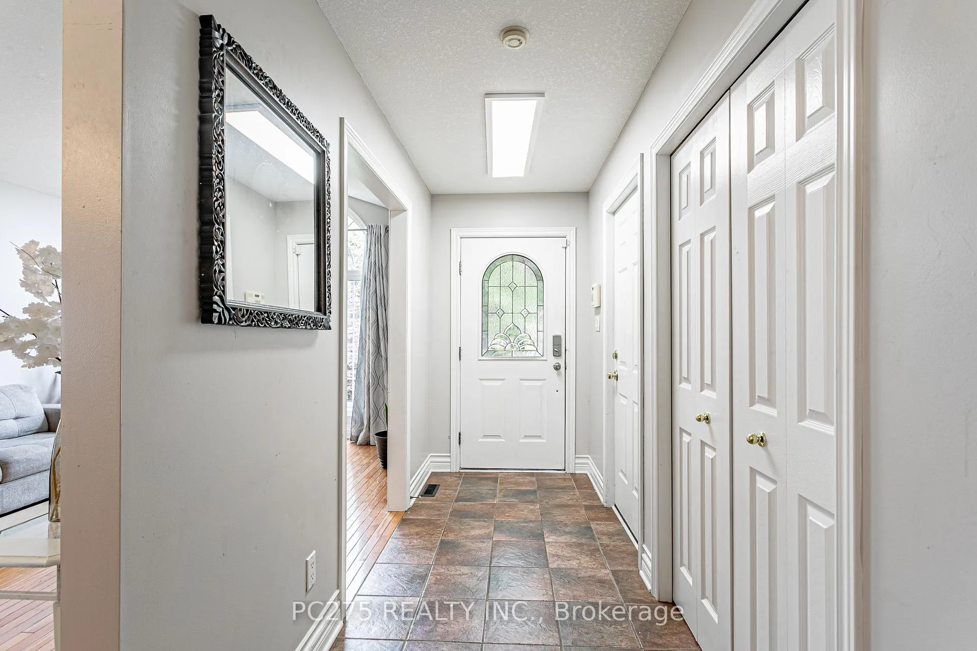 Photo 5 of 27 Jasmine Drive, London, North E — HOMEH