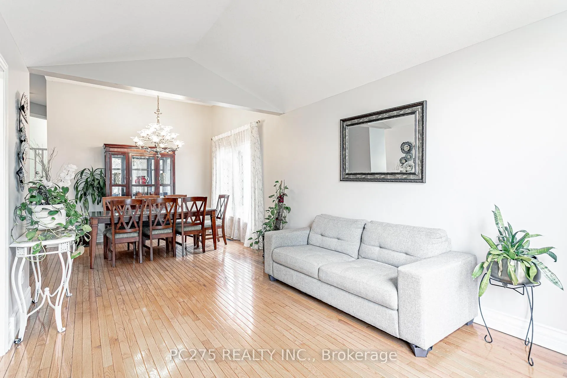 Photo 7 of 27 Jasmine Drive, London, North E — HOMEH