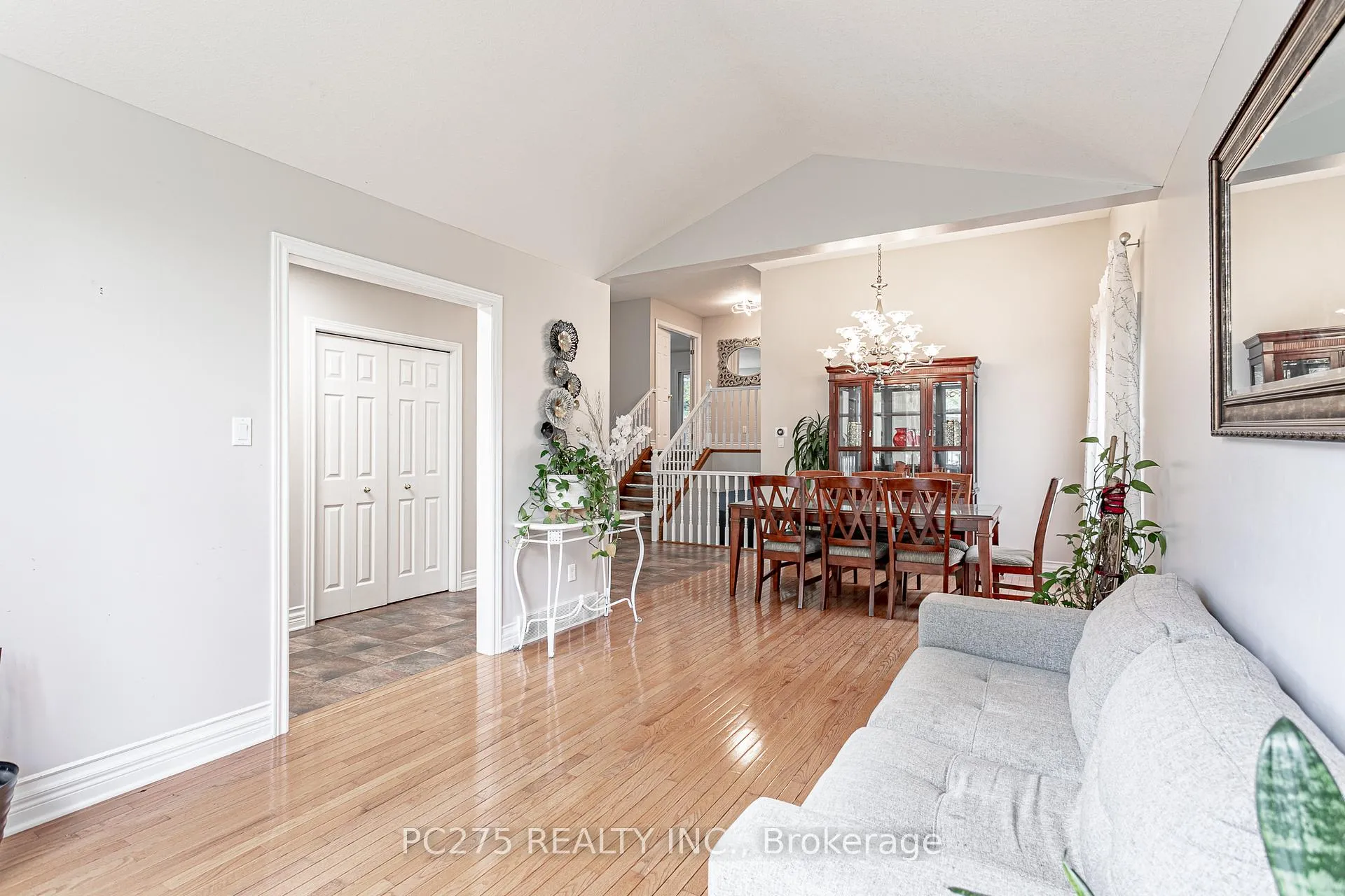 Photo 8 of 27 Jasmine Drive, London, North E — HOMEH