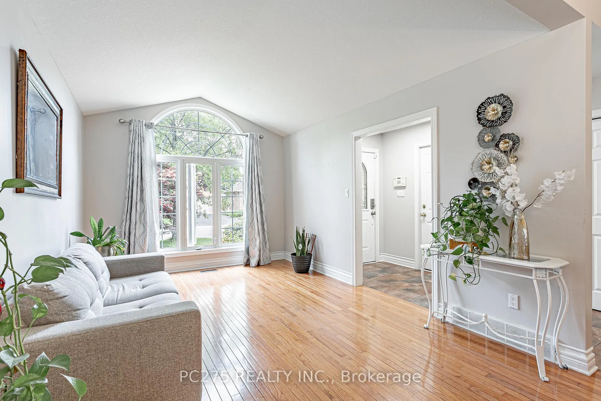 Photo 10 of 27 Jasmine Drive, London, North E — HOMEH