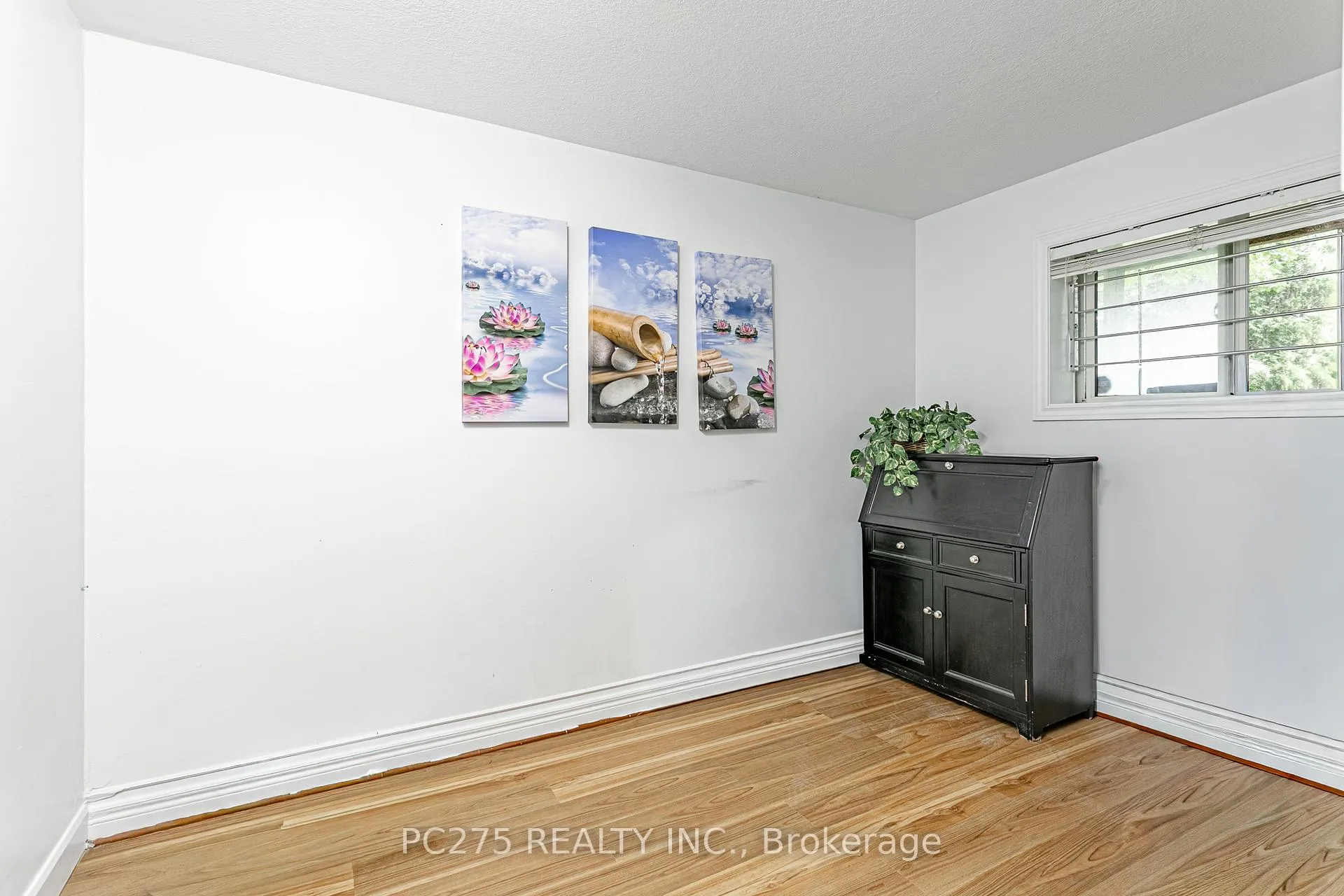 Photo 28 of 27 Jasmine Drive, London, North E — HOMEH
