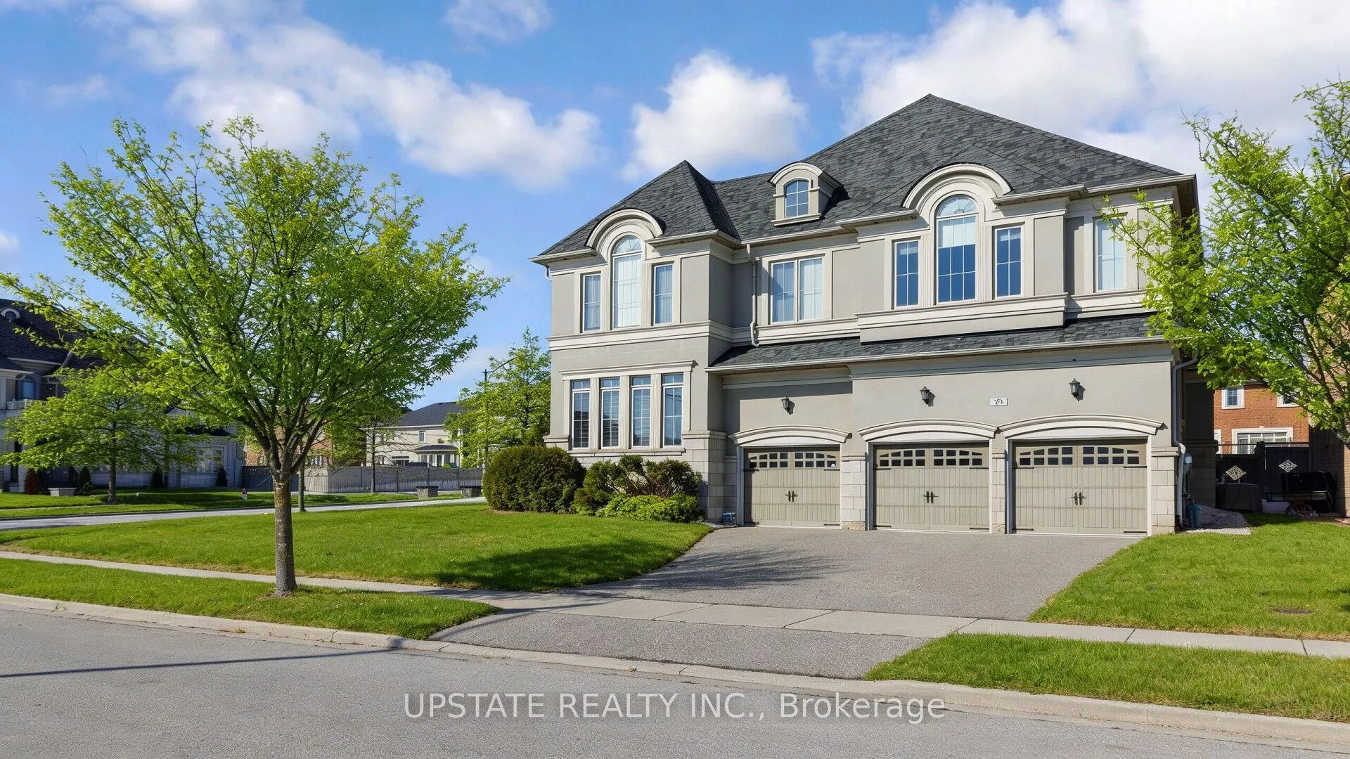 Photo 2 of 23 Dalmeny Drive, Brampton, Credit Valley — HOMEH