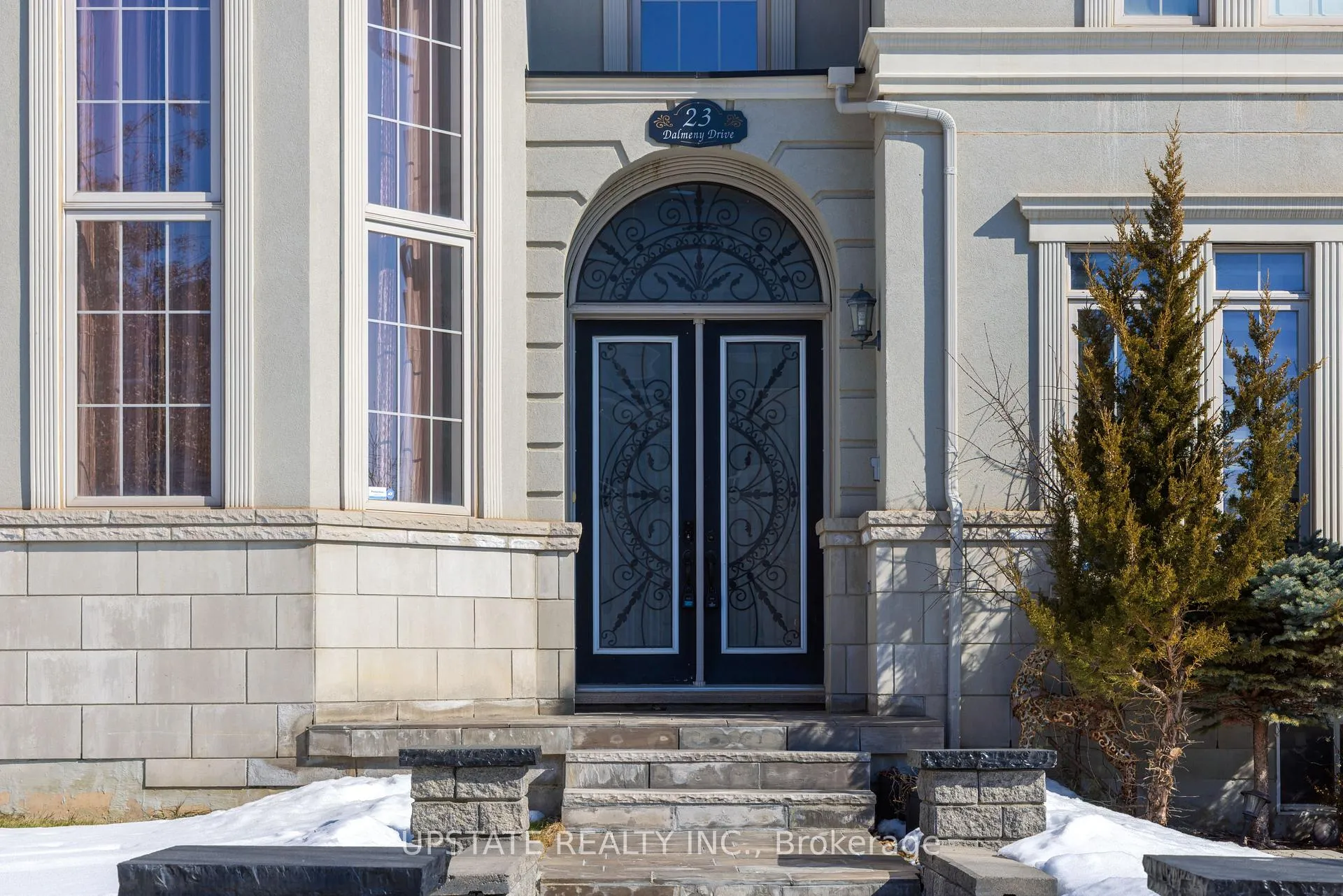 Photo 3 of 23 Dalmeny Drive, Brampton, Credit Valley — HOMEH