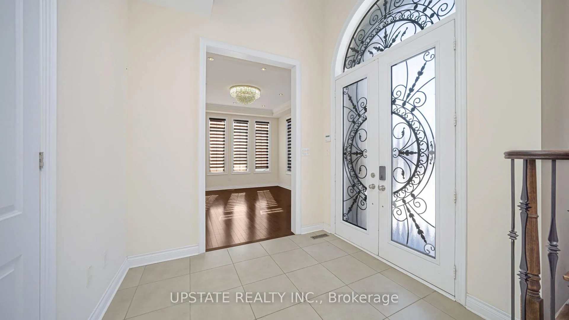 Photo 4 of 23 Dalmeny Drive, Brampton, Credit Valley — HOMEH