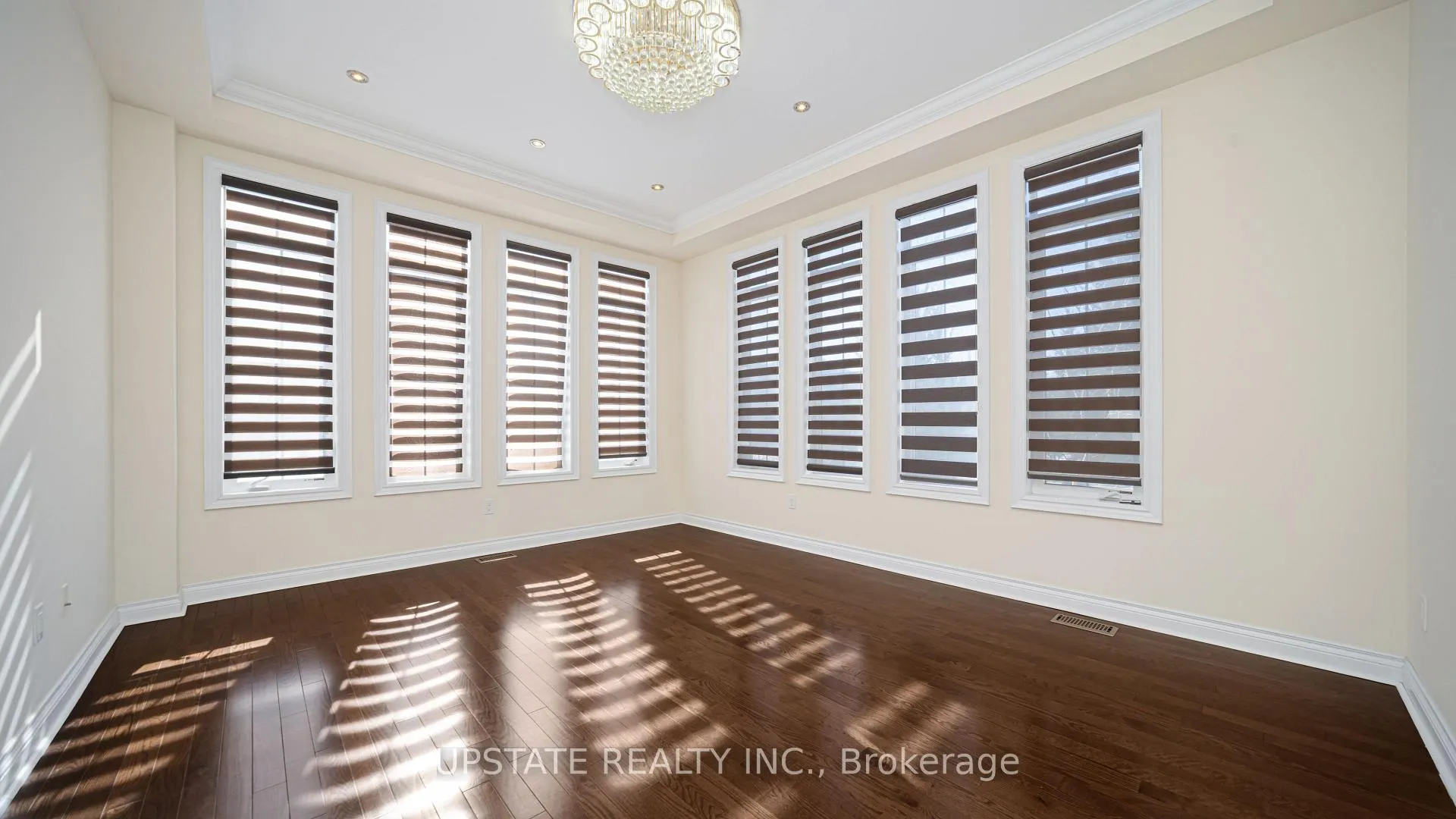 Photo 8 of 23 Dalmeny Drive, Brampton, Credit Valley — HOMEH