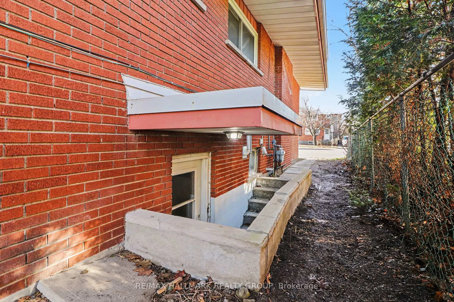 Photo 2 of Unit 2, 303 Lavergne Street, Ottawa, Vanier — HOMEH