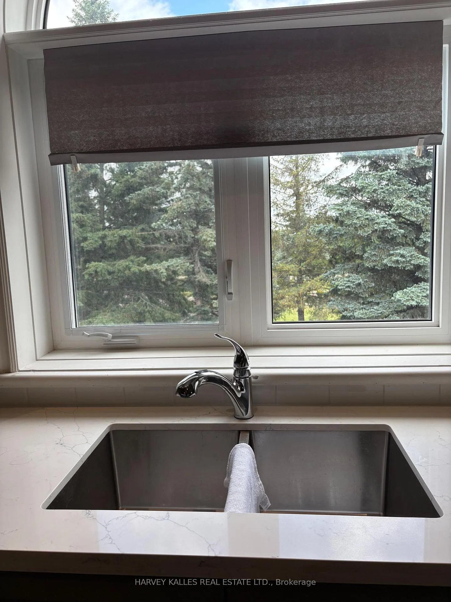 Photo 6 of 36 Leone Lane, Brampton, Toronto Gore Rural Estate — HOMEH