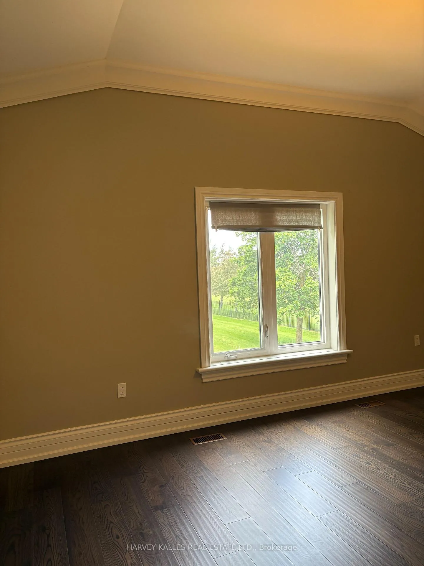Photo 10 of 36 Leone Lane, Brampton, Toronto Gore Rural Estate — HOMEH