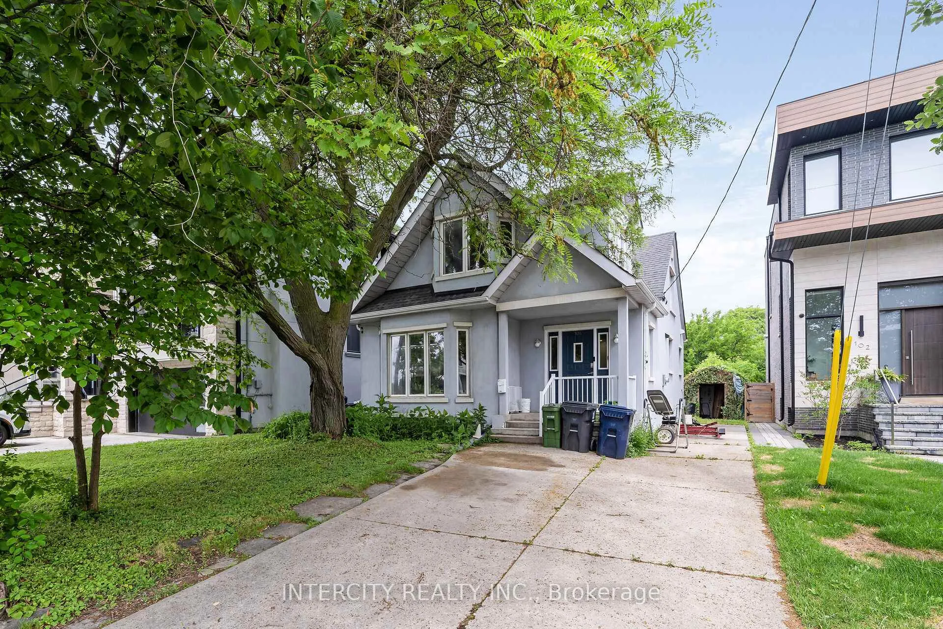 Photo 1 of 104 Allingham Gardens, North York, Clanton Park — HOMEH