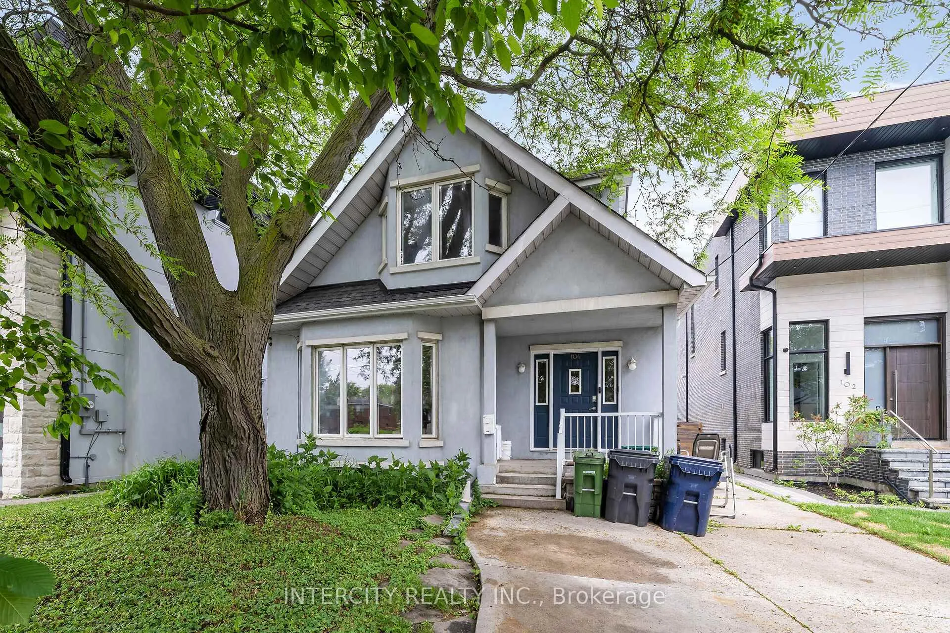 Photo 2 of 104 Allingham Gardens, North York, Clanton Park — HOMEH