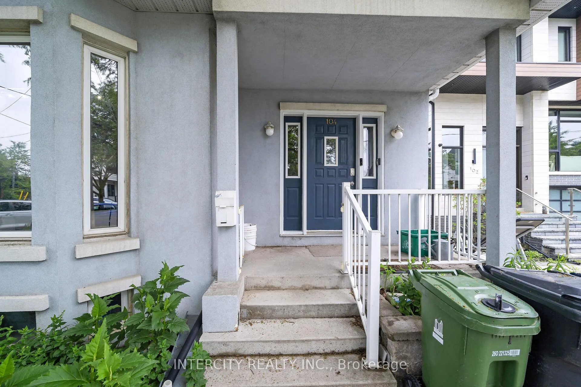Photo 3 of 104 Allingham Gardens, North York, Clanton Park — HOMEH