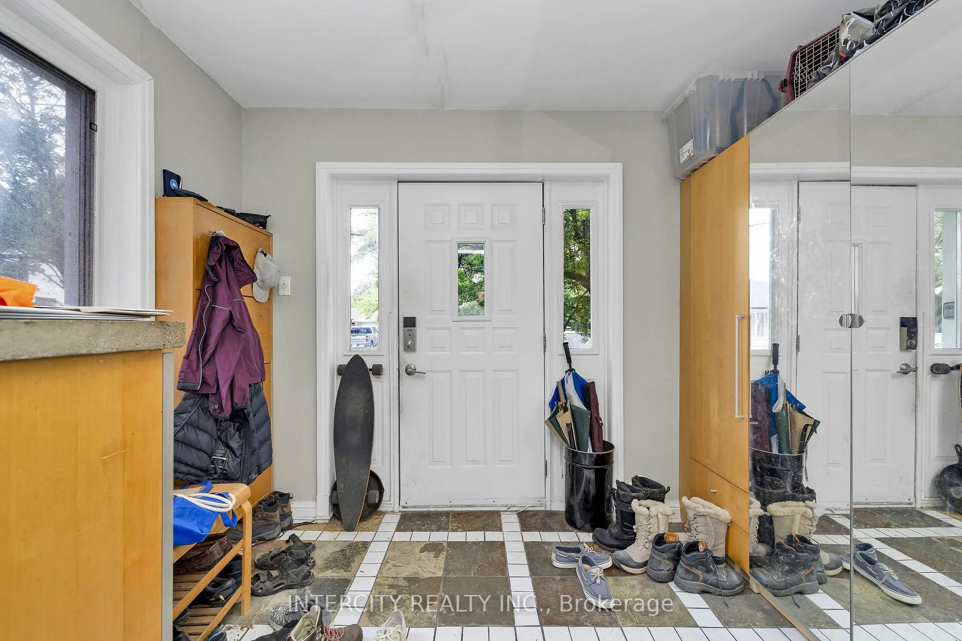 Photo 4 of 104 Allingham Gardens, North York, Clanton Park — HOMEH