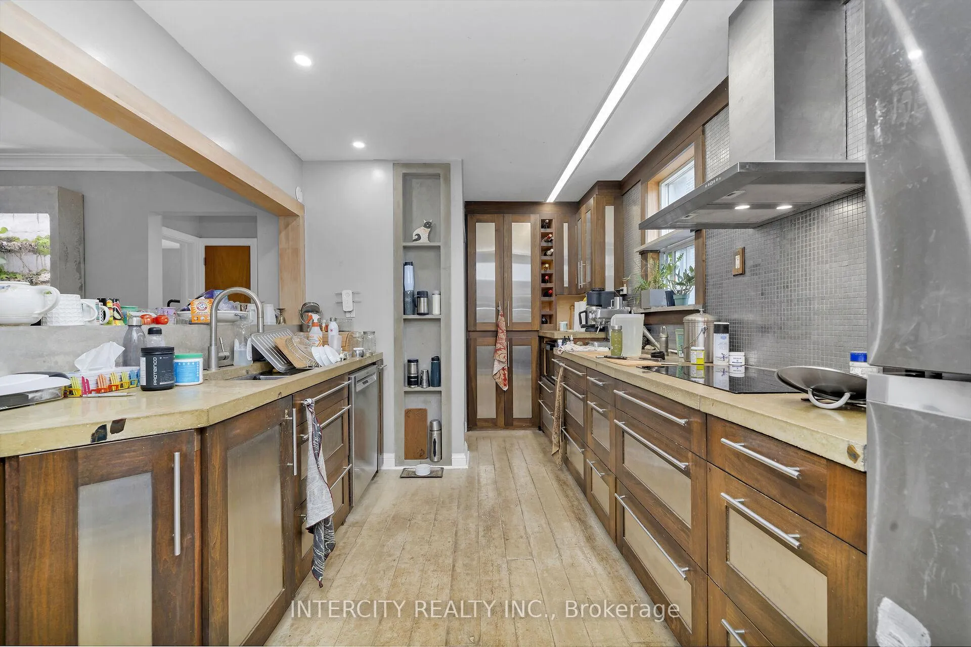 Photo 5 of 104 Allingham Gardens, North York, Clanton Park — HOMEH