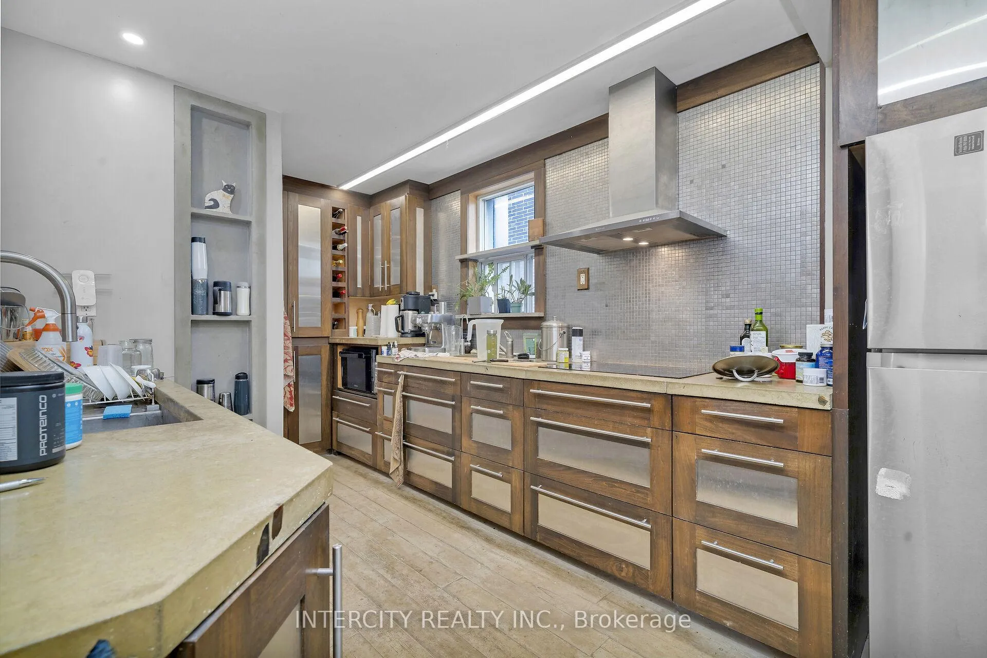 Photo 7 of 104 Allingham Gardens, North York, Clanton Park — HOMEH