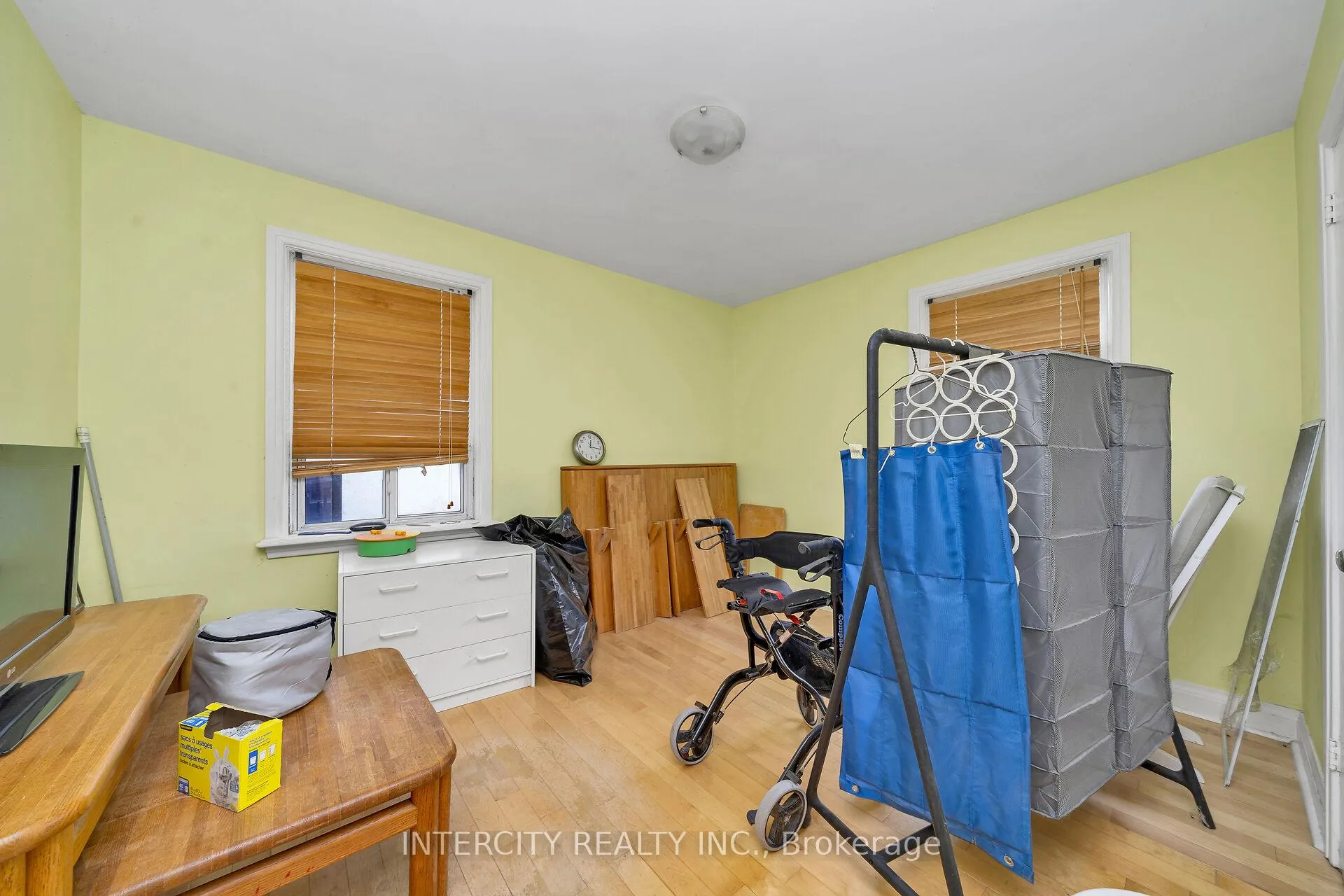 Photo 12 of 104 Allingham Gardens, North York, Clanton Park — HOMEH
