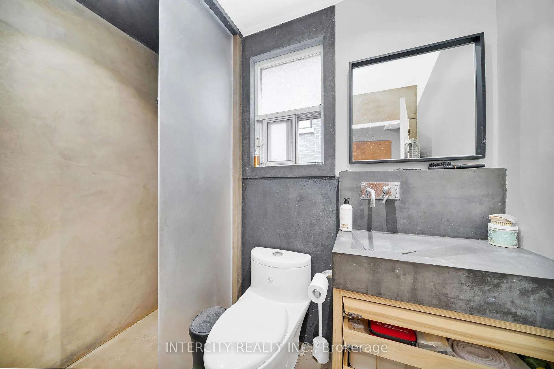 Photo 13 of 104 Allingham Gardens, North York, Clanton Park — HOMEH