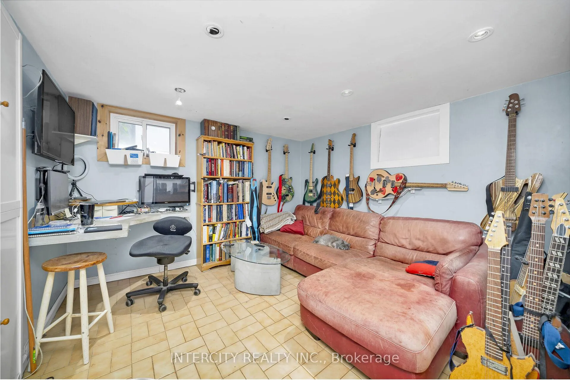 Photo 21 of 104 Allingham Gardens, North York, Clanton Park — HOMEH
