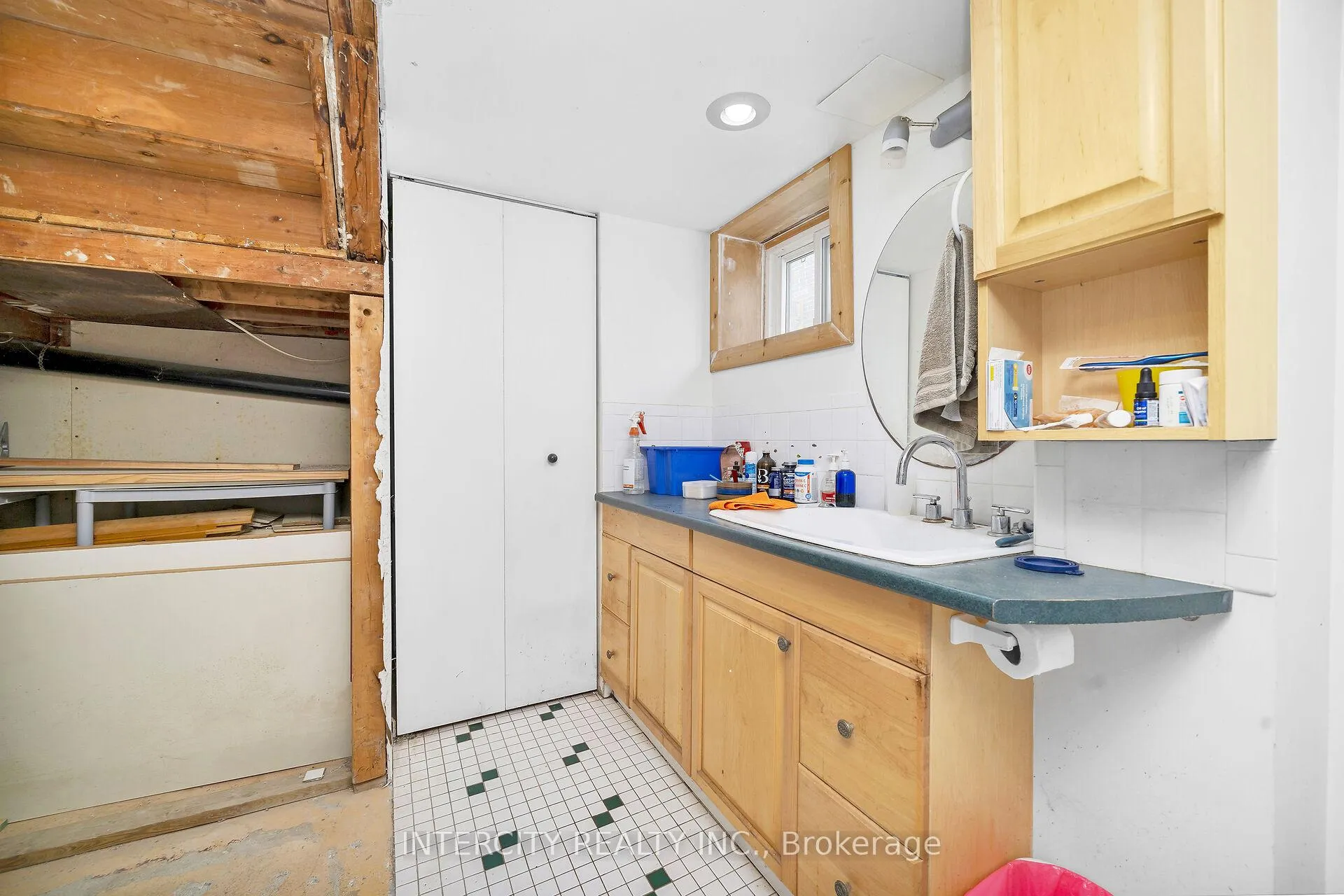 Photo 22 of 104 Allingham Gardens, North York, Clanton Park — HOMEH