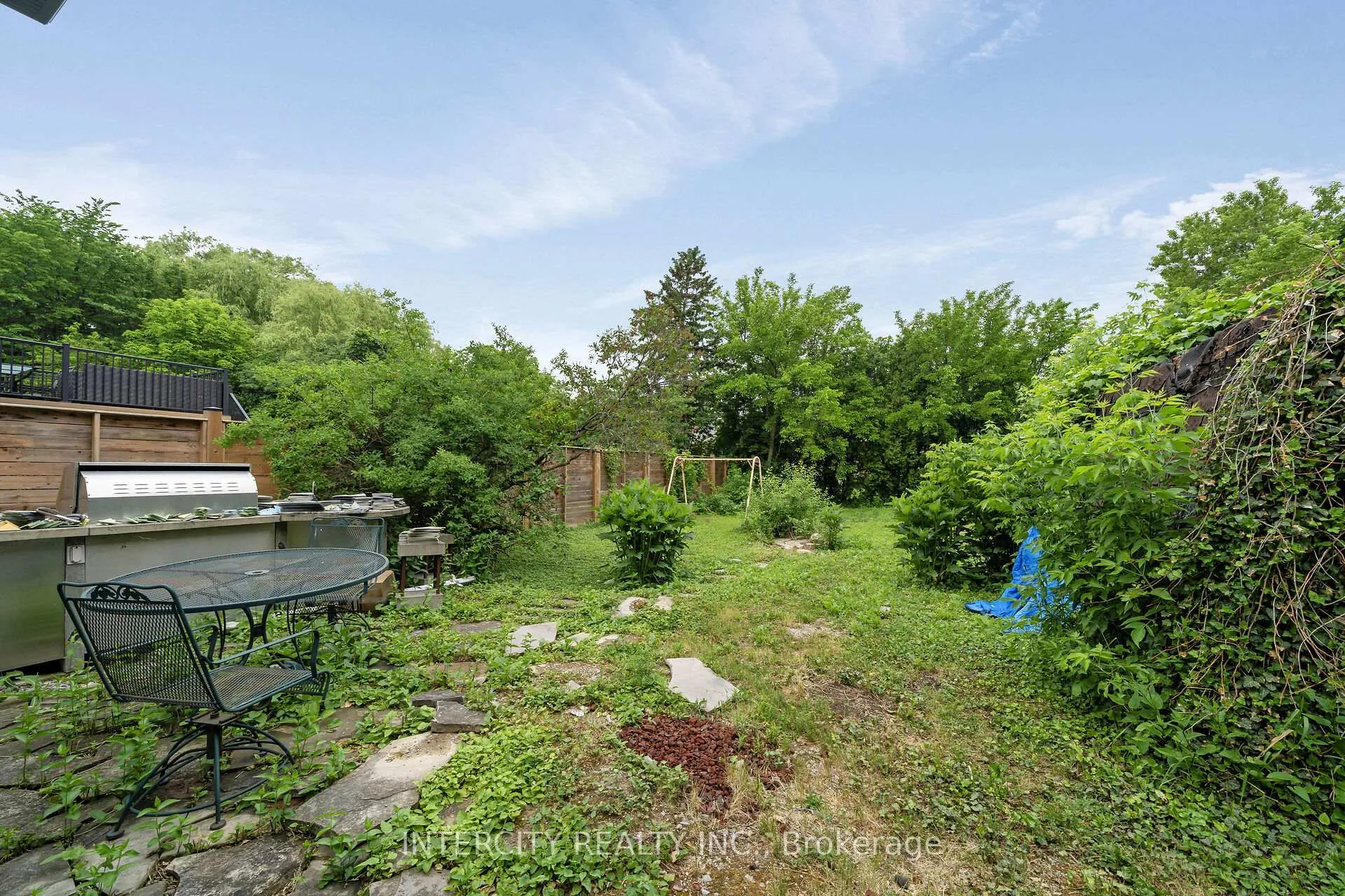 Photo 23 of 104 Allingham Gardens, North York, Clanton Park — HOMEH