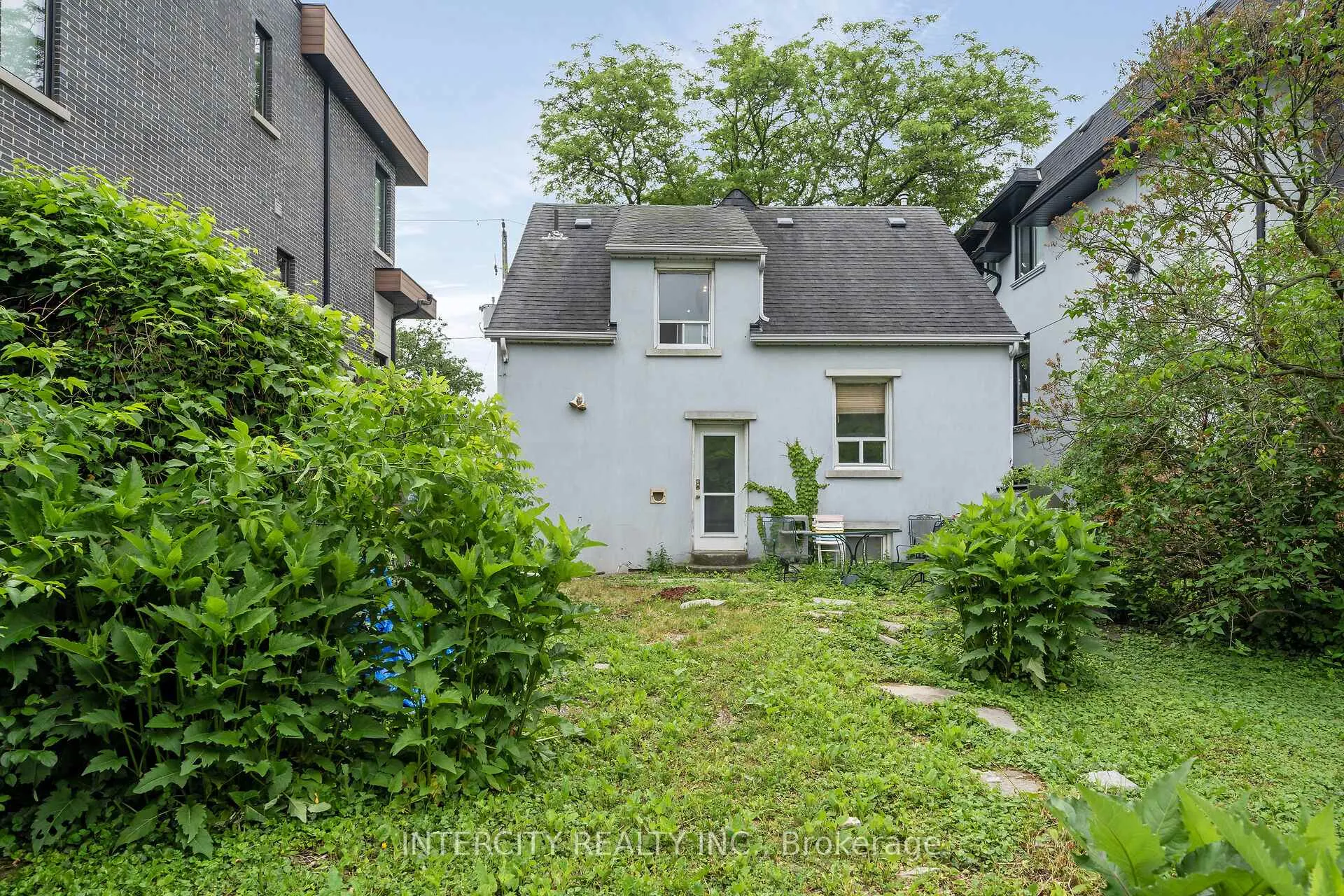 Photo 26 of 104 Allingham Gardens, North York, Clanton Park — HOMEH
