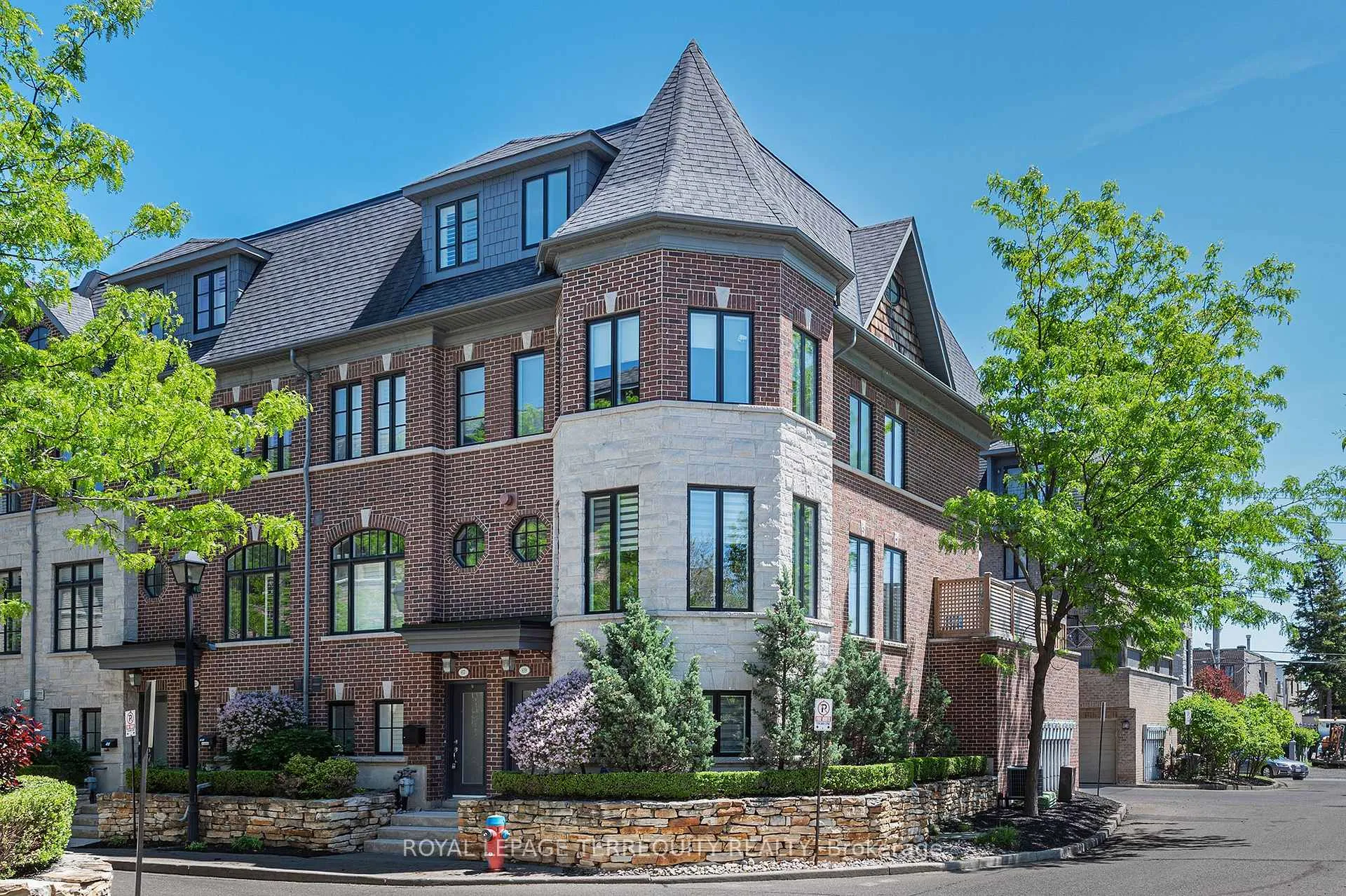 Front of 69 Lobo Mews