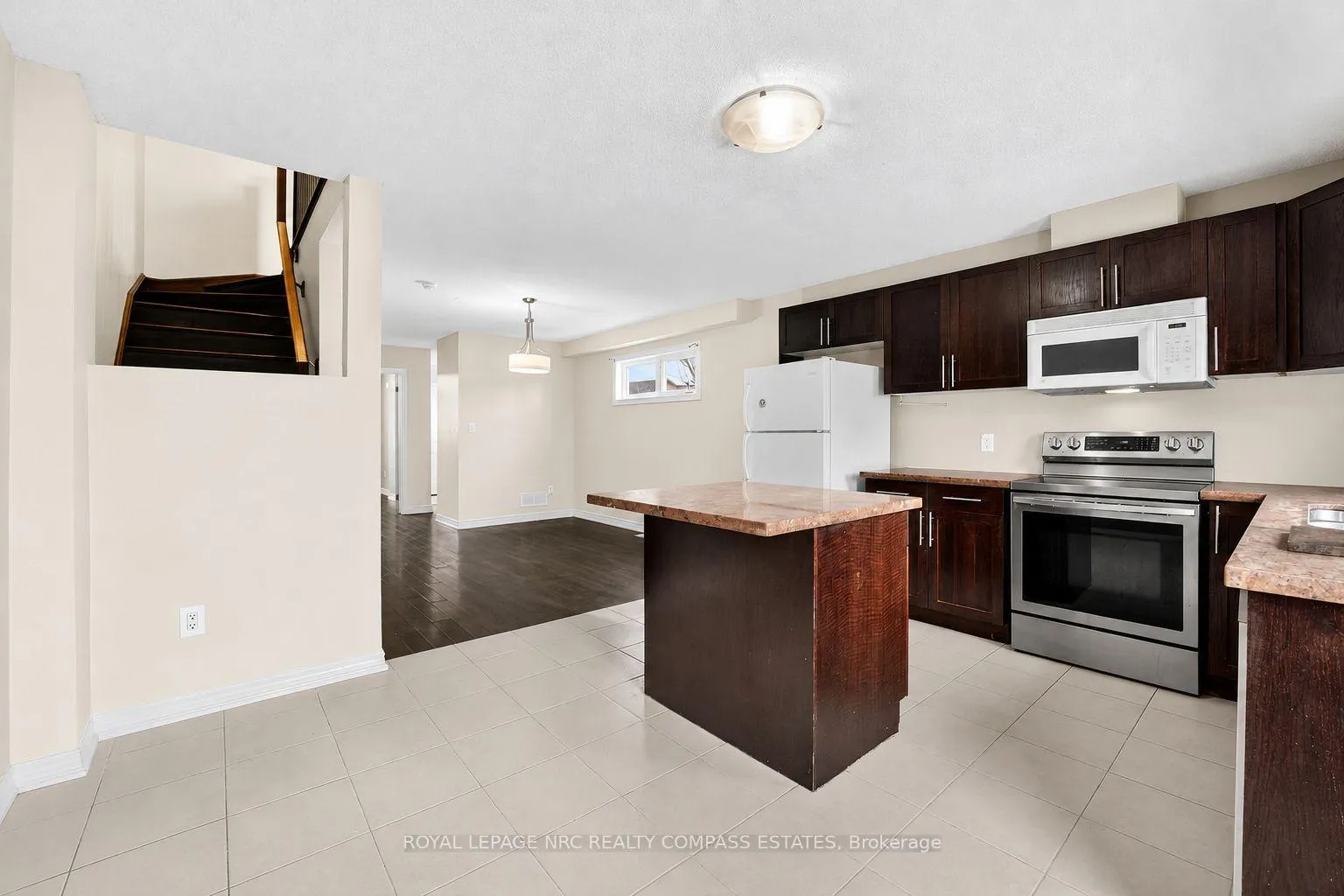 Photo 3 of Unit 1, 6117 Kelsey Crescent, Niagara Falls, Forestview — HOMEH