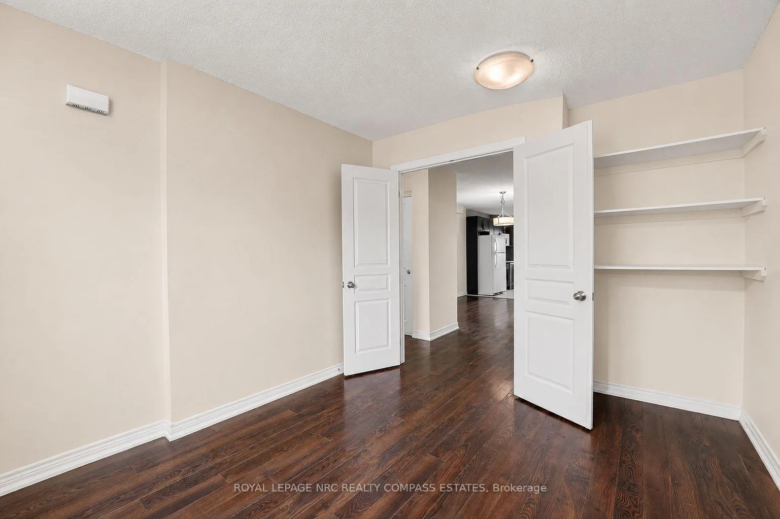 Photo 4 of Unit 1, 6117 Kelsey Crescent, Niagara Falls, Forestview — HOMEH
